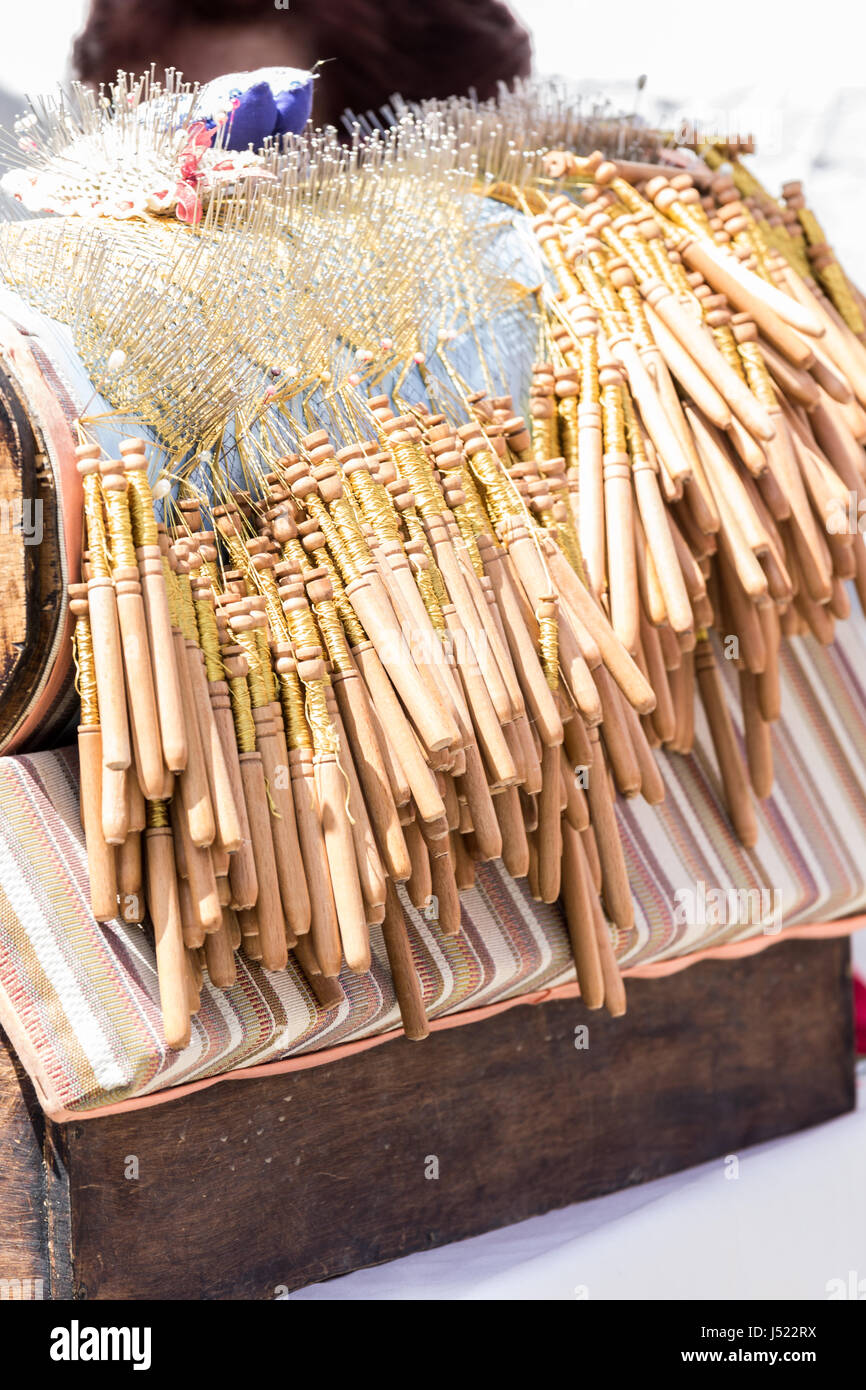 Close-up rocca il merletto. DOF poco profondo. Antichi mestieri Foto Stock