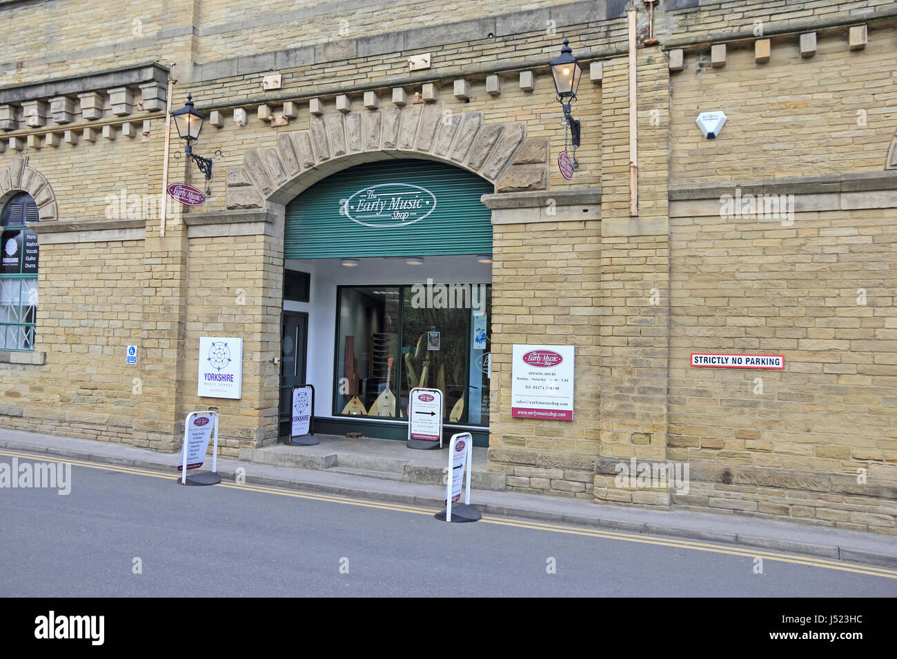 I primi negozio di musica, Salts Mill, Saltaire, Bradford Foto Stock