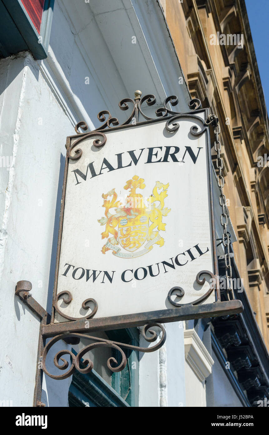 Segno di Malvern Consiglio comunale in Great Malvern, Worcestershire Foto Stock