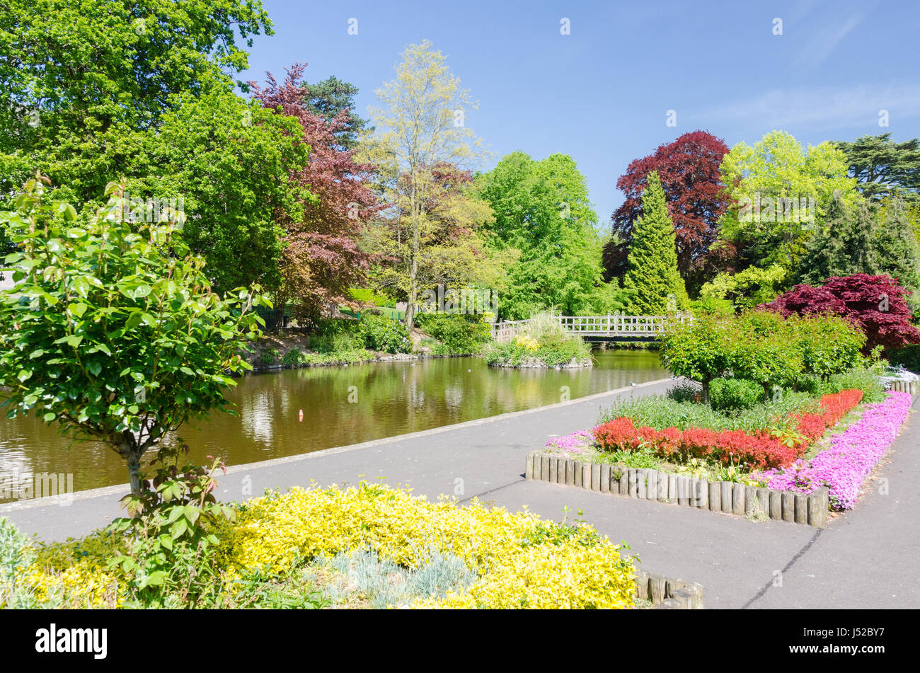 Soleggiata giornata di primavera in Priory Park in Great Malvern, Worcestershire Foto Stock