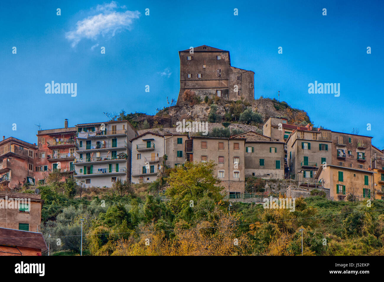 Subiaco, Italia - 09 Novembre 2014: piccolo villaggio sulla collina, Subiaco, Rocca Abbaziale Foto Stock