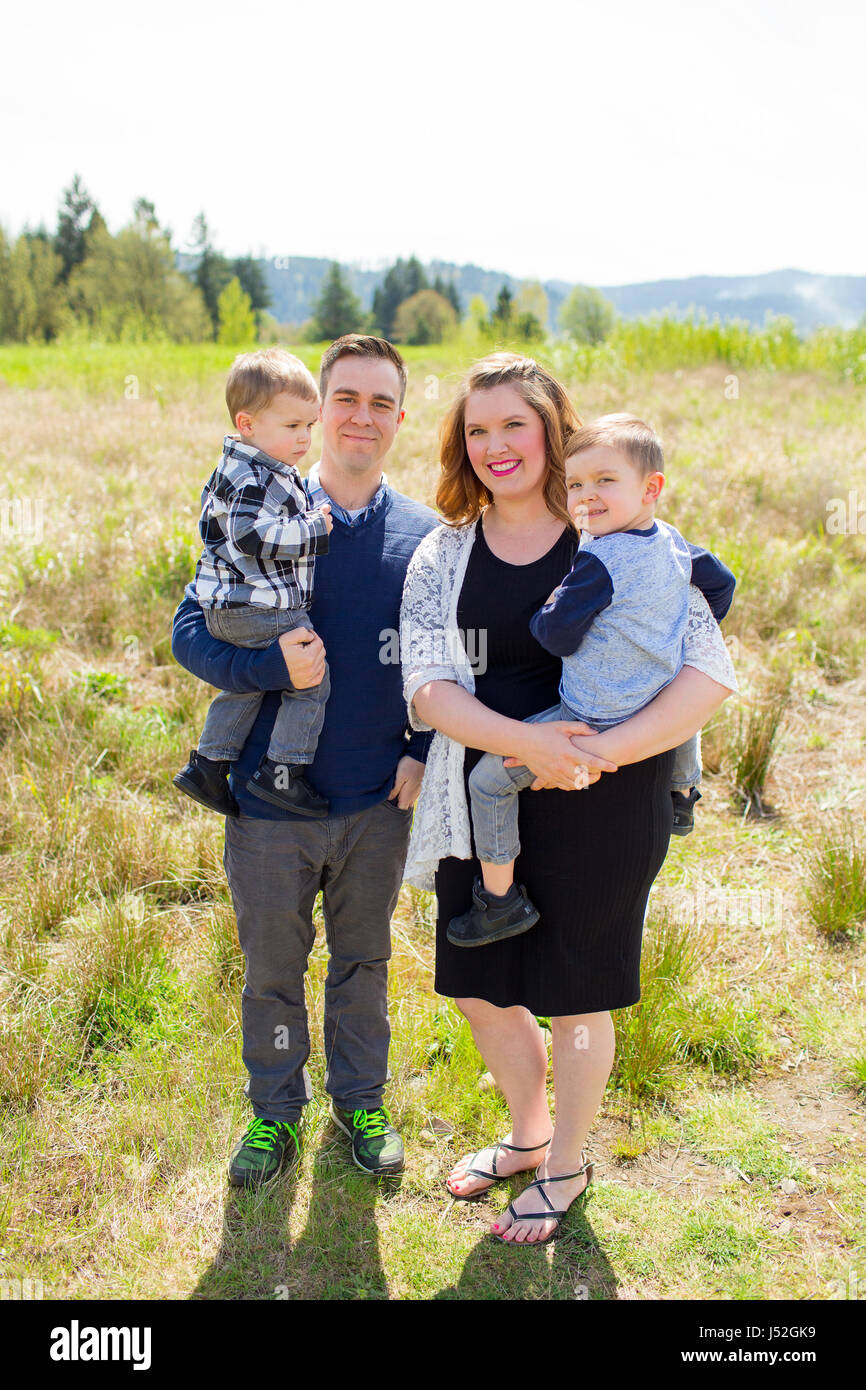 Famiglia di quattro ritratto dello stile di vita Foto Stock