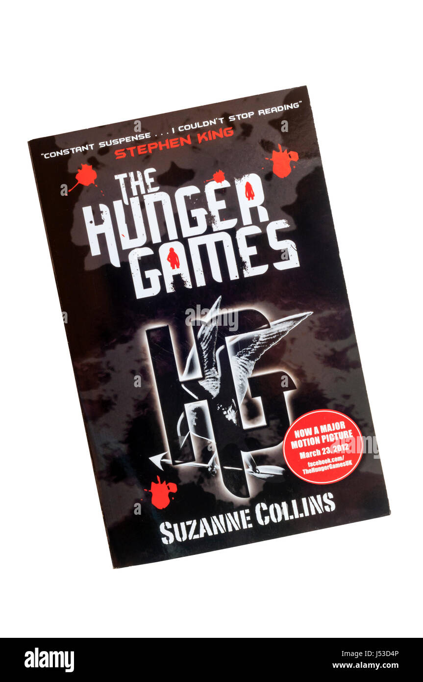 Un paperback copia della fame giochi da Suzanne Collins. In primo luogo pubblicato in 2008. Foto Stock