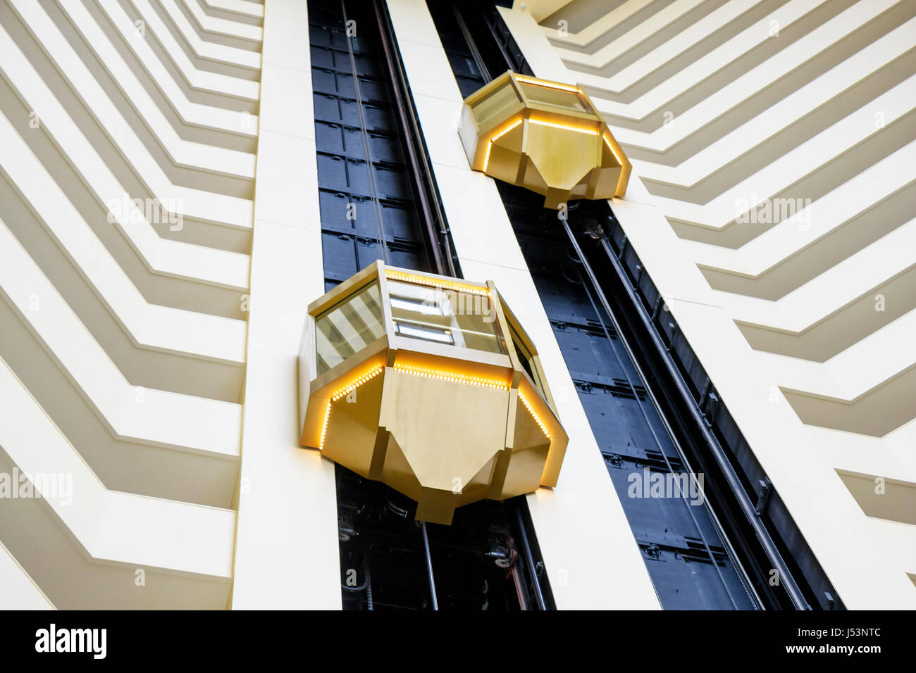 Little Rock Arkansas, The Peabody Little Rock, hotel, atrio, ascensore in vetro, piani interni, file, design, su, giù, balconi, AR080531009 Foto Stock