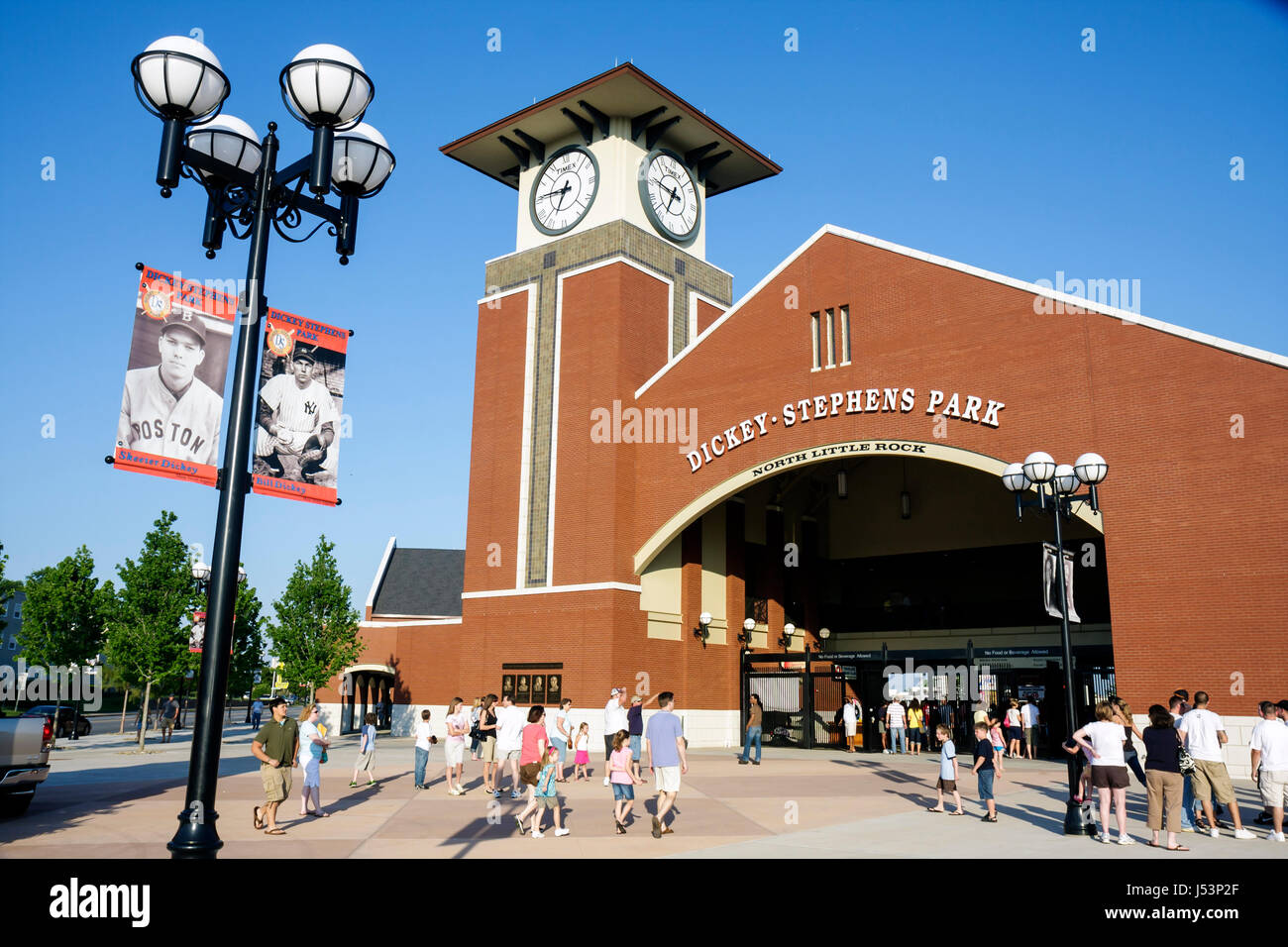 Arkansas North Little Rock, Dickey Stephens Park, baseball della minor League, viaggiatori dell'Arkansas, stadio, torre dell'orologio, campo da baseball, sport, famiglia, genitori, pennsylvania Foto Stock