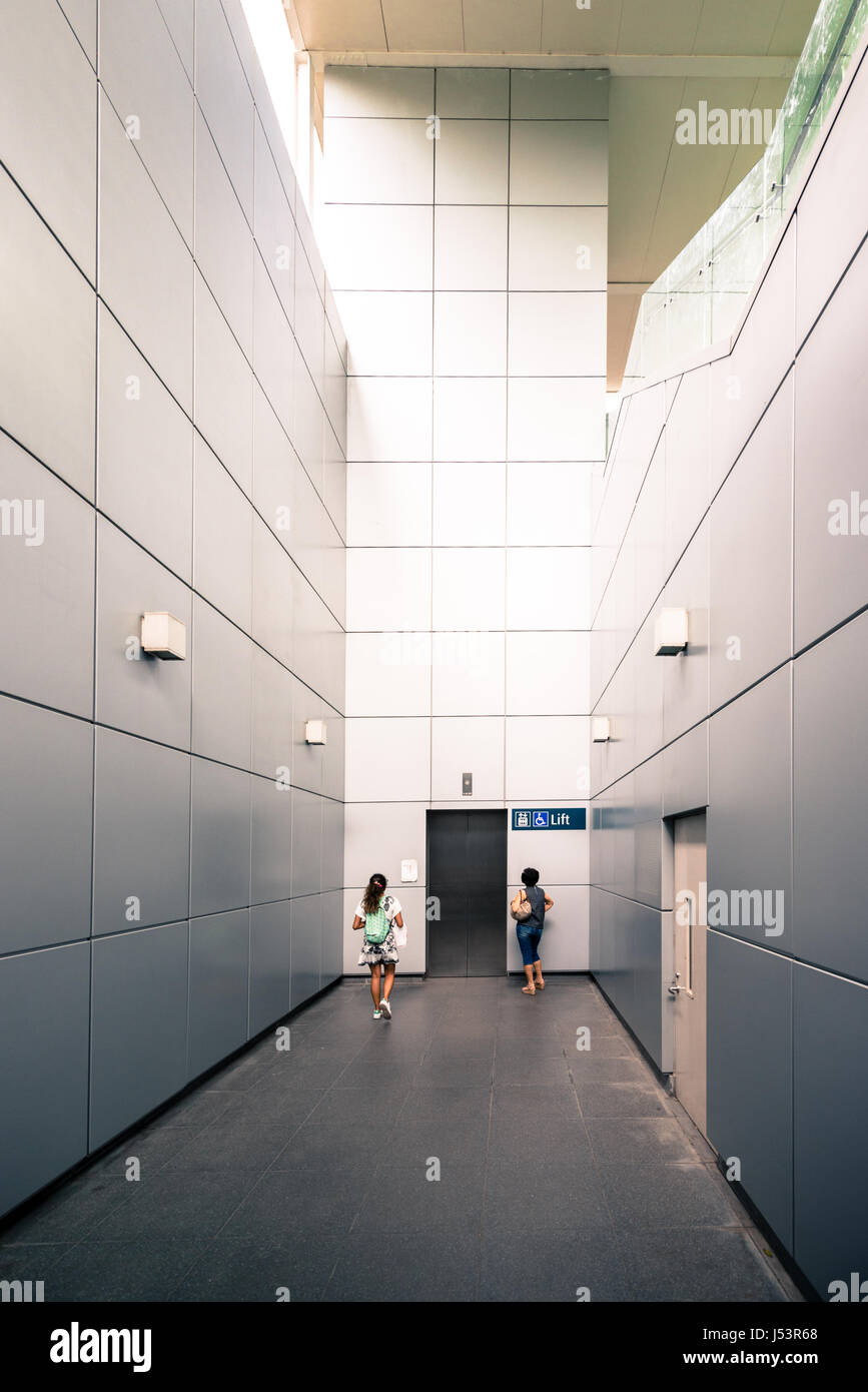 Singapore dalla stazione MRT, trasporti pubblici Foto Stock
