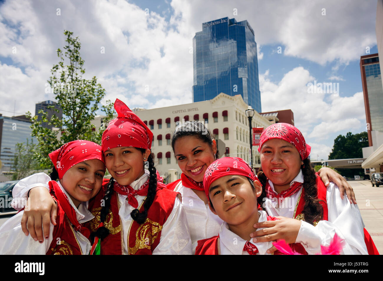 Little Rock Arkansas, Markham Street, musicisti messicani, donne ispaniche, ragazze bambini ragazzi ragazzi ragazzi maschi, adolescenti adolescenti adolescenti Foto Stock