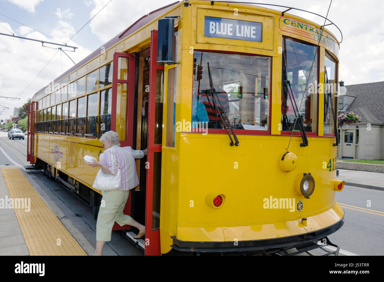 Arkansas North Little Rock, North Main Street, River Water Rail Electric Streetcar, adulti donna donna donna donna donna donna donna donna, anziani anziani anziano citiz Foto Stock