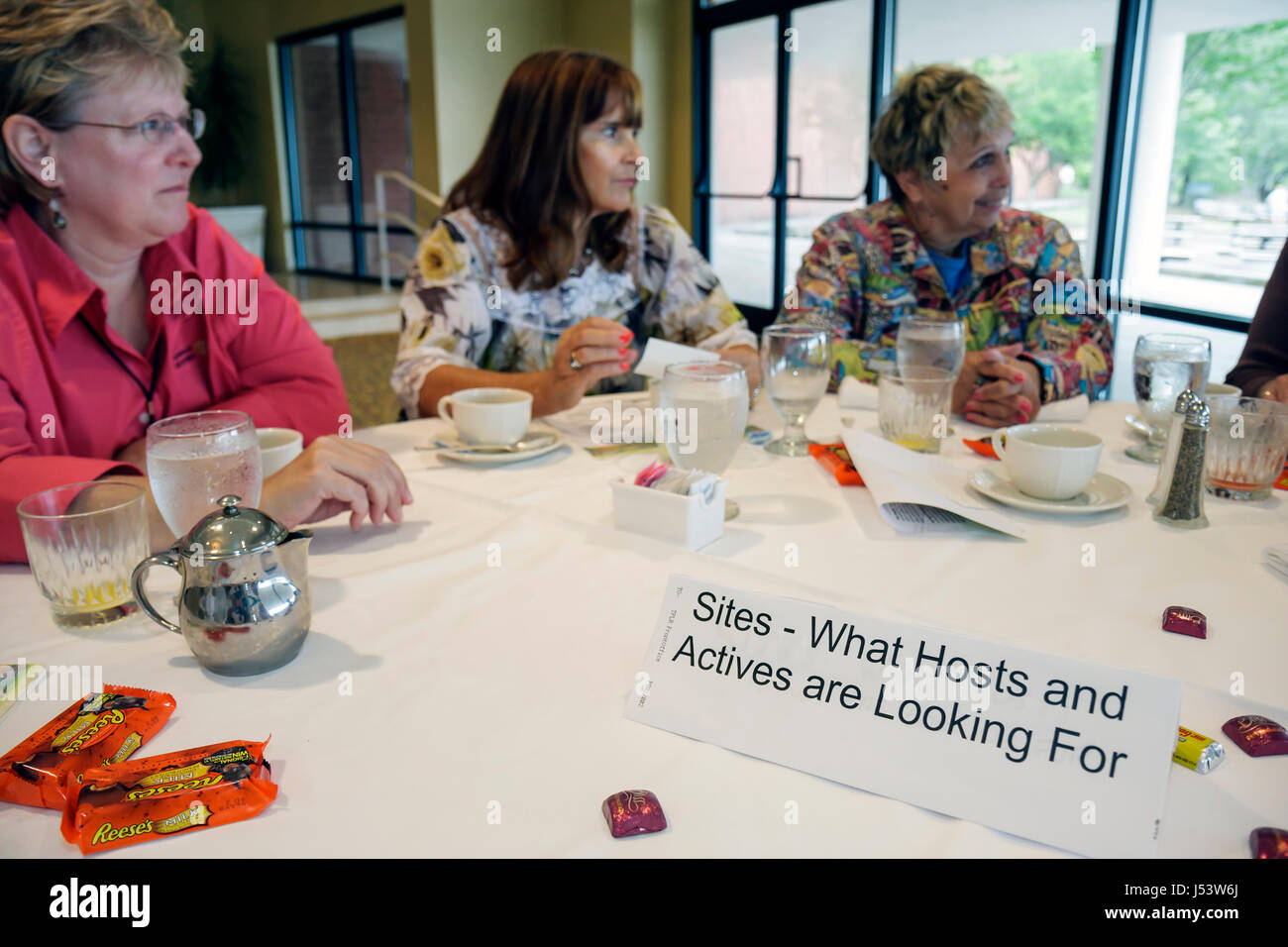 Little Rock Arkansas, il Peabody Little Rock, SATW tavole rotonde discussioni, adulti donna donna donne donna donna donna donna donna donna donna, networking, lavoro, riunione, strategia, come, Foto Stock