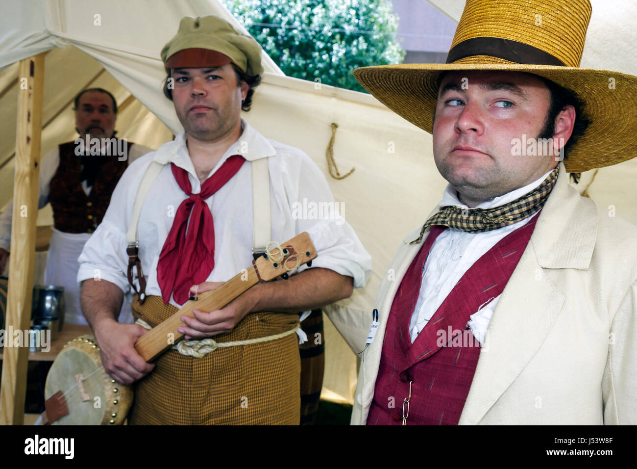 Little Rock Arkansas, The Old Statehouse, festa di compleanno di stazionehood, reenactor, reenact, gioco di ruolo, atto, costume, adulto adulti uomo uomini maschio, istr musicale Foto Stock