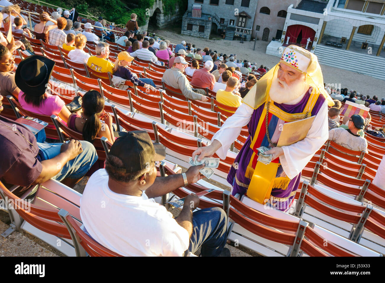 Eureka Springs Arkansas,Ozark Mountains,New Great Passion Play,attore,costume,personaggio biblico,vende programmi,Moneylender ebraico,nuovo Testamento,religi Foto Stock