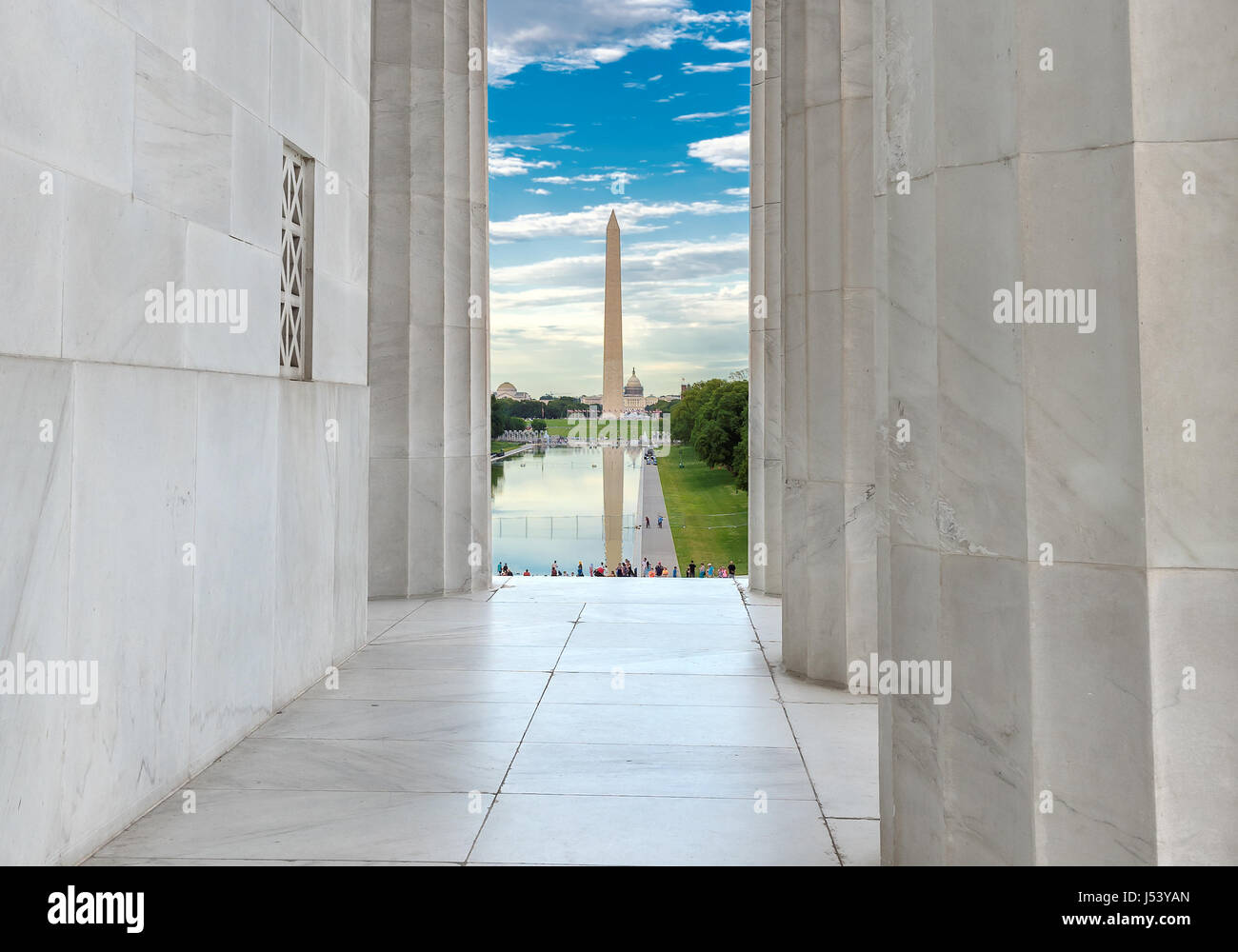 Il Lincoln Memorial e il Washington Monument sulla piscina riflettente, Washington, DC, Stati Uniti d'America. Foto Stock