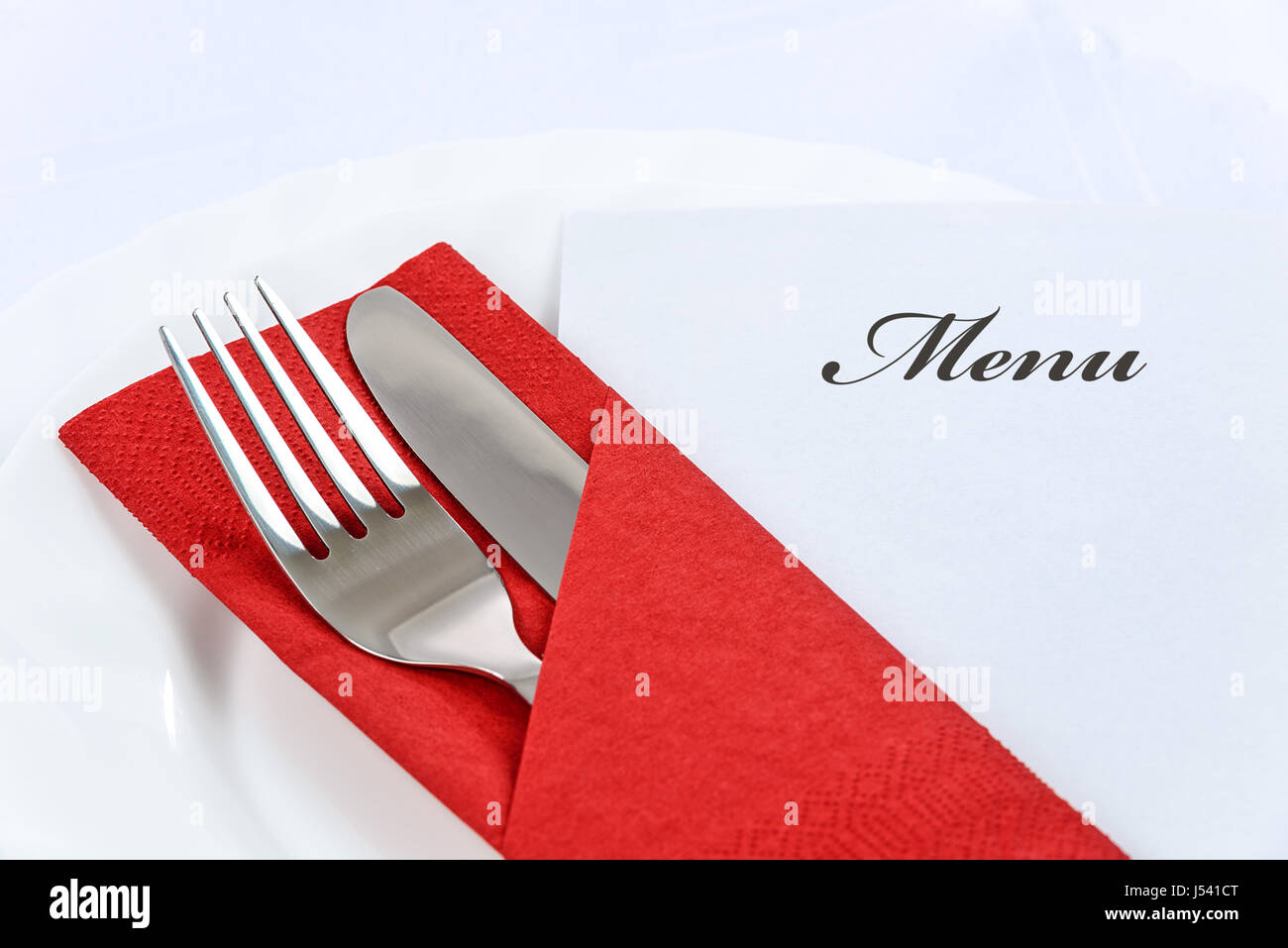 Elegante messa in tavola e un menu in un ristorante Foto Stock