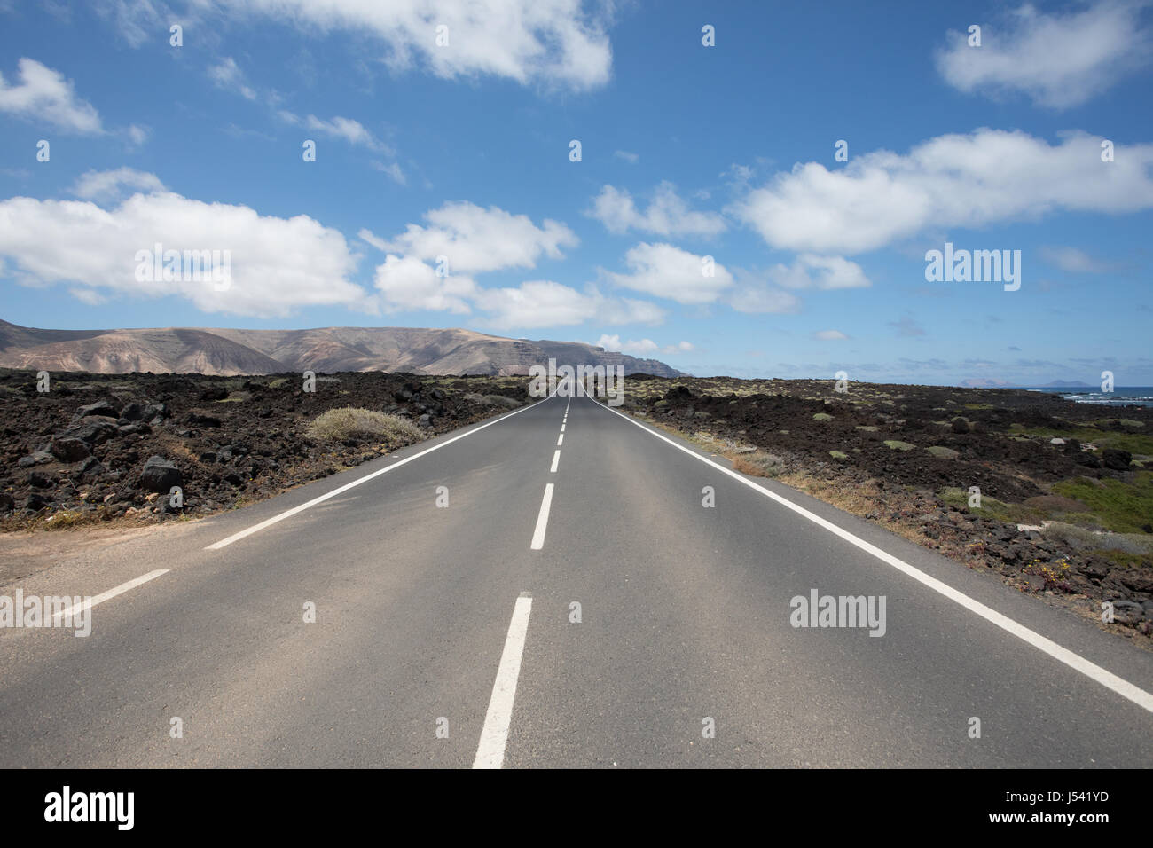 Niente di sbagliato con le strade a Lanzarote. Foto Stock