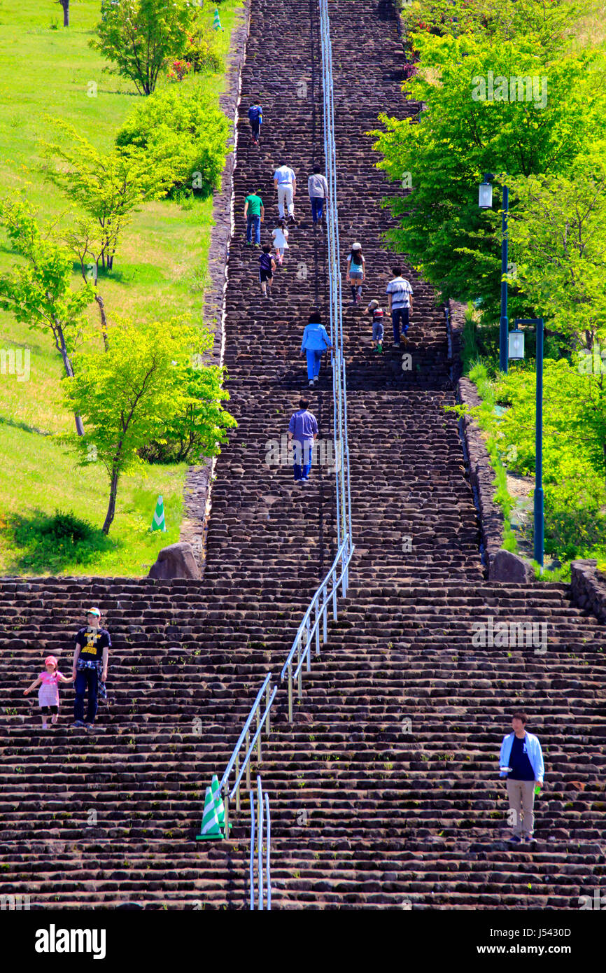 Lungo le scale a Echigo Hillside Park Nagaoka città Niigata Giappone Foto Stock