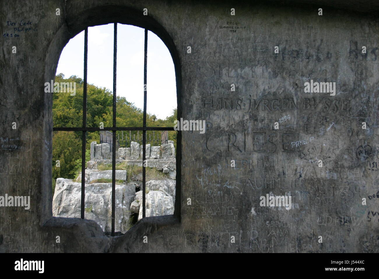 Finestra oblò dormer nel riquadro finestra sightseeing un obiettivo di viaggio naturale mistico Foto Stock
