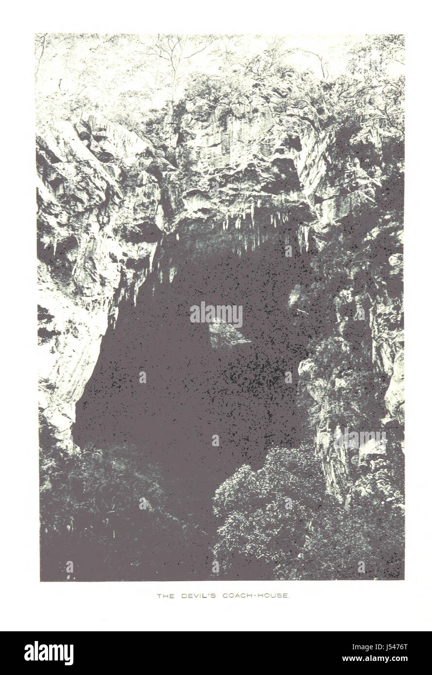 Le Jenolan Caves, situate nel nuovo Galles del Sud, Australia, sono un sistema di grotte calcaree di fama mondiale. Questa guida ti mostrerà le loro formazioni geologiche, i fiumi sotterranei e la biodiversità unica, offrendo una mappa dettagliata e illustrazioni delle grotte. Foto Stock