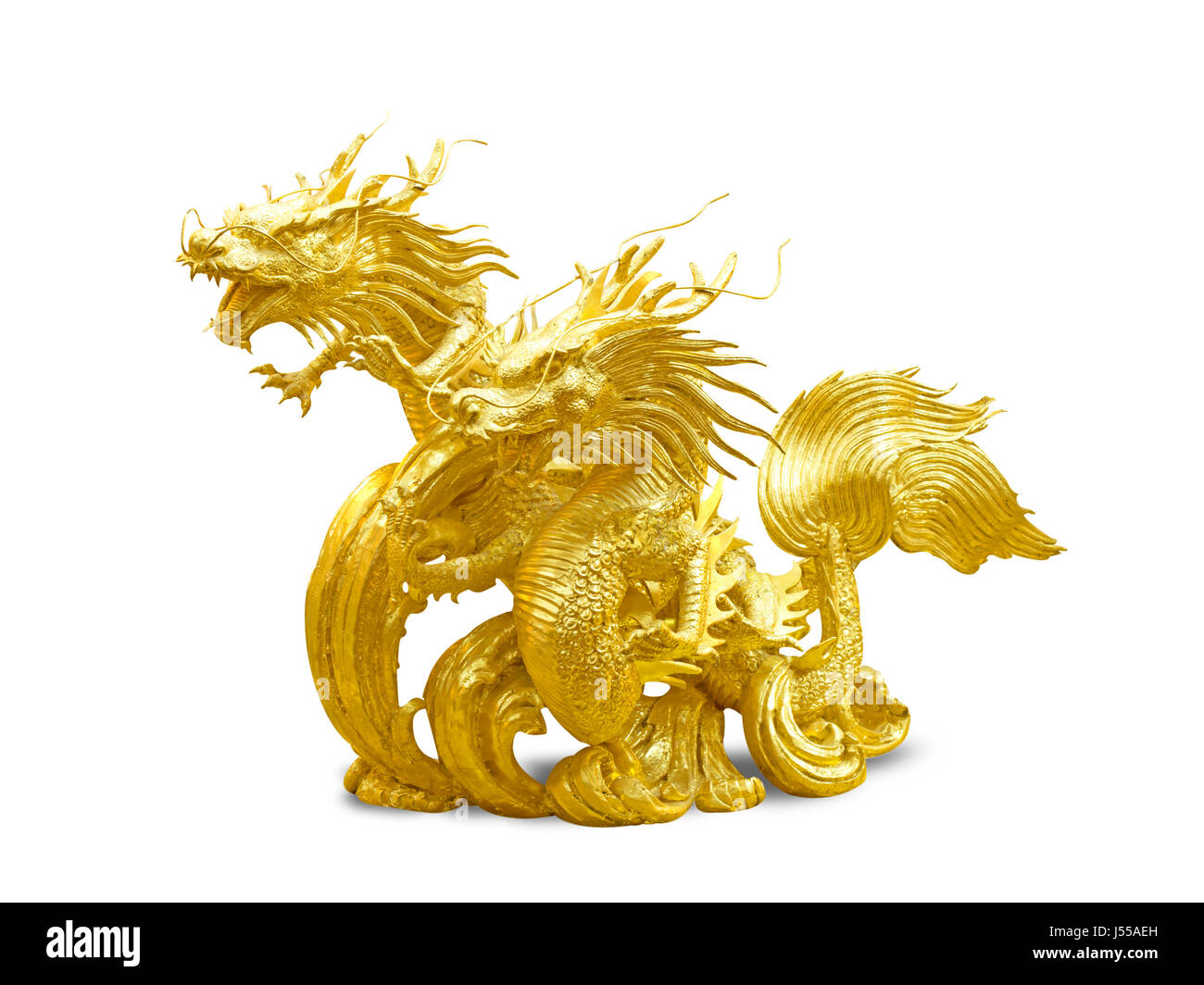 Golden Dragon legno scolpito su uno sfondo bianco. Foto Stock