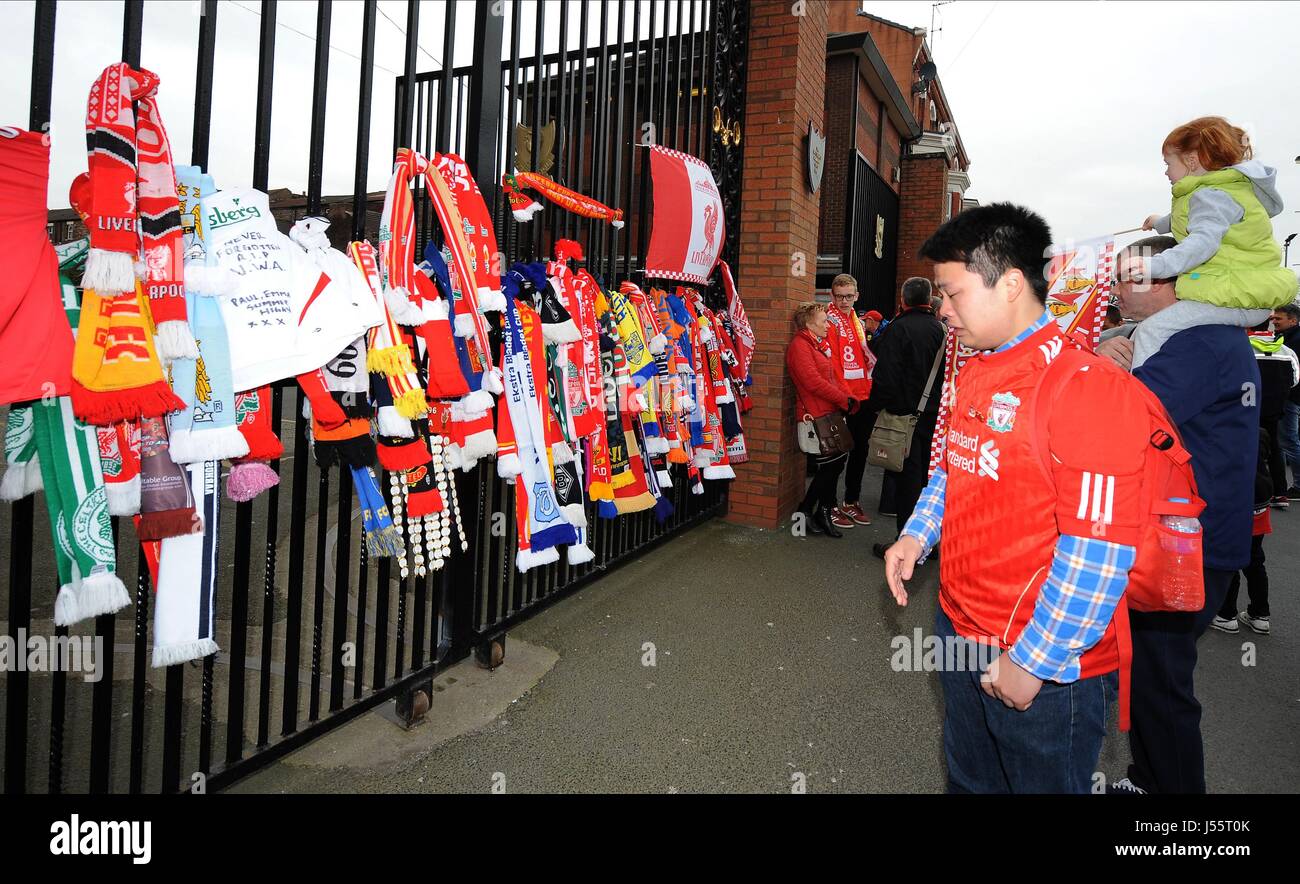 HILLSBOROUGH TIBUTES appesi o Liverpool FC V MANCHESTER CITY ANFIELD LIVERPOOL ENGLAND 13 Aprile 2014 Foto Stock