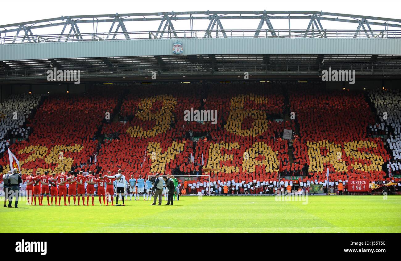 Minuti di silenzio Liverpool FC V Manchester City FC Liverpool FC V MANCHESTER CITY ANFIELD LIVERPOOL ENGLAND 13 Aprile 2014 Foto Stock
