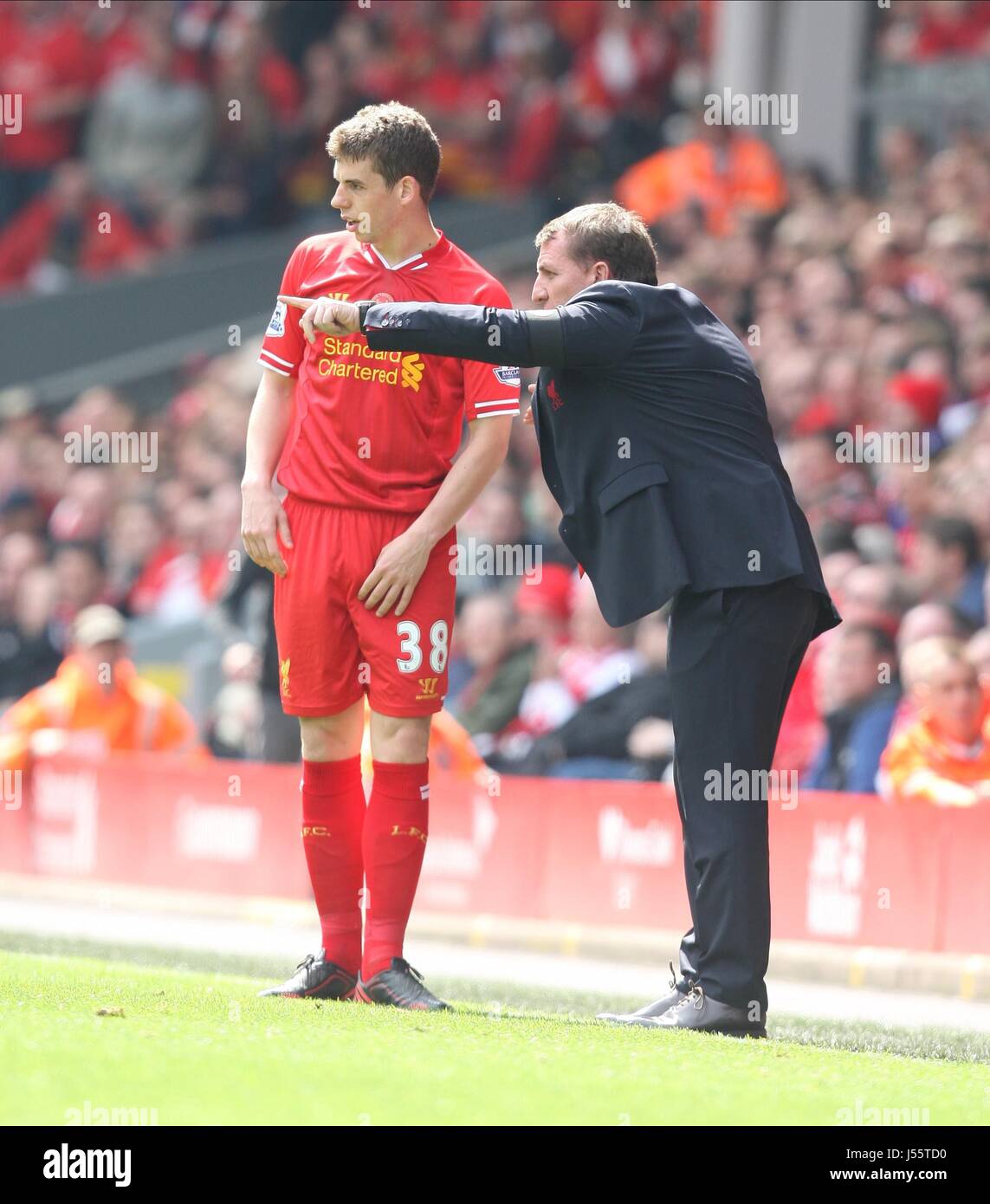 JON FLANAGAN BRENDAN RODGERS LIVERPOOL V CHELSEA LIVERPOOL V CHELSEA ANFIELD LIVERPOOL ENGLAND 27 Aprile 2014 Foto Stock