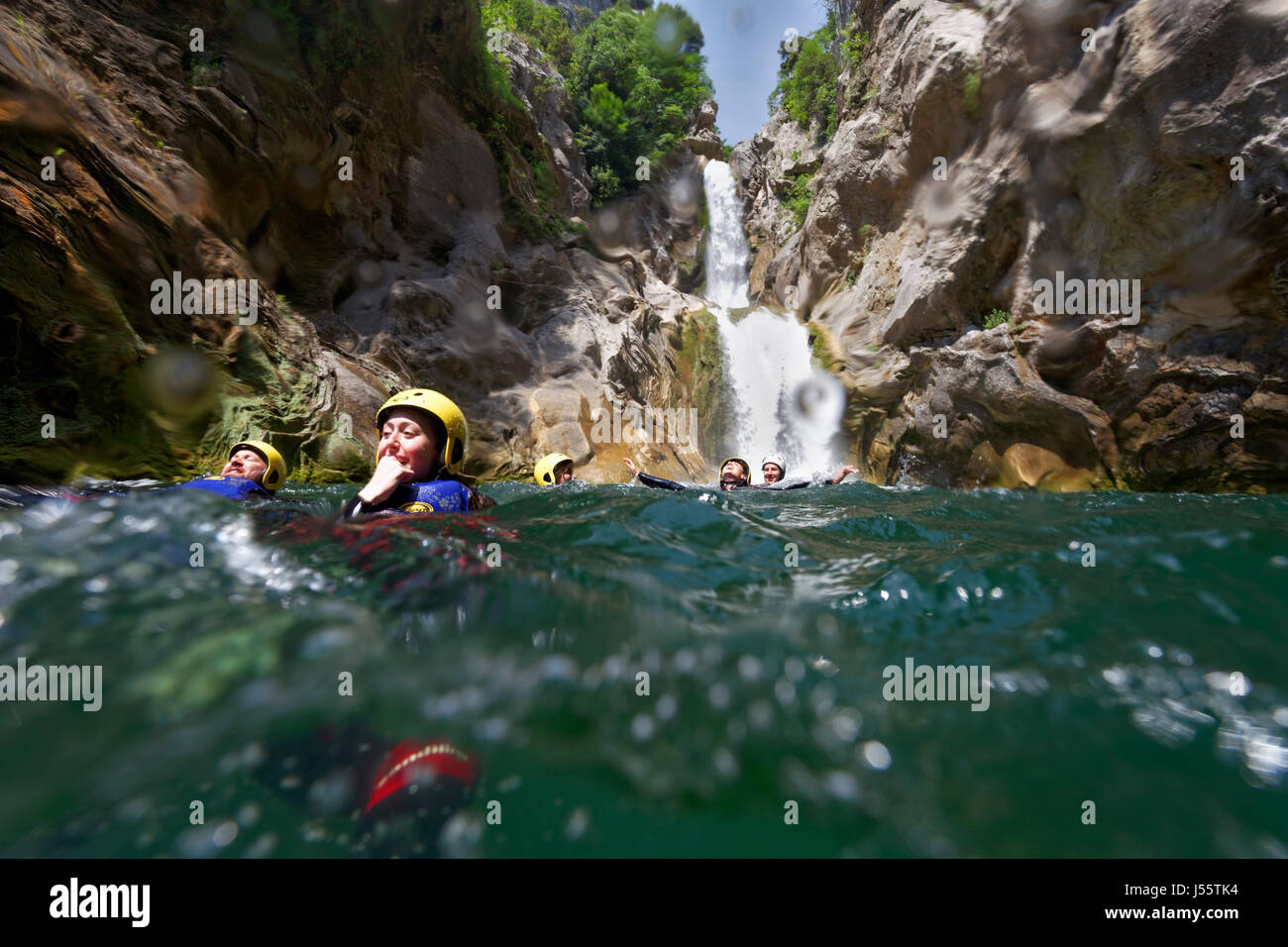 Canyoning nel fiume Cetina, Croazia Foto Stock