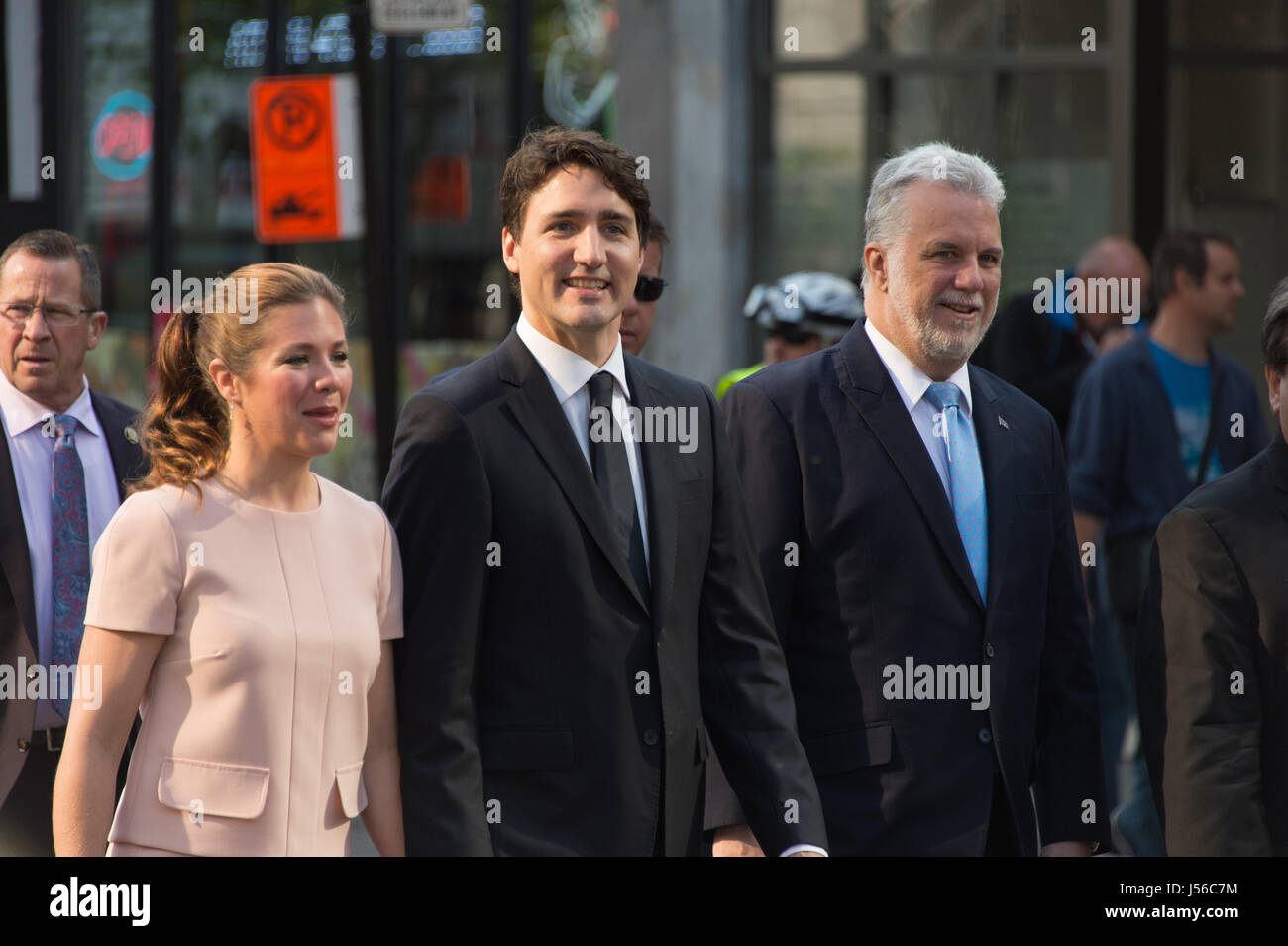 Montreal, CA - 17 Maggio 2017: Canada il Primo ministro Justin Trudeau e Quebec il Primo ministro Phillipe Couillard sono sui loro modi di Messa solenne per il 375 anniversario della fondazione di Montreal Foto Stock