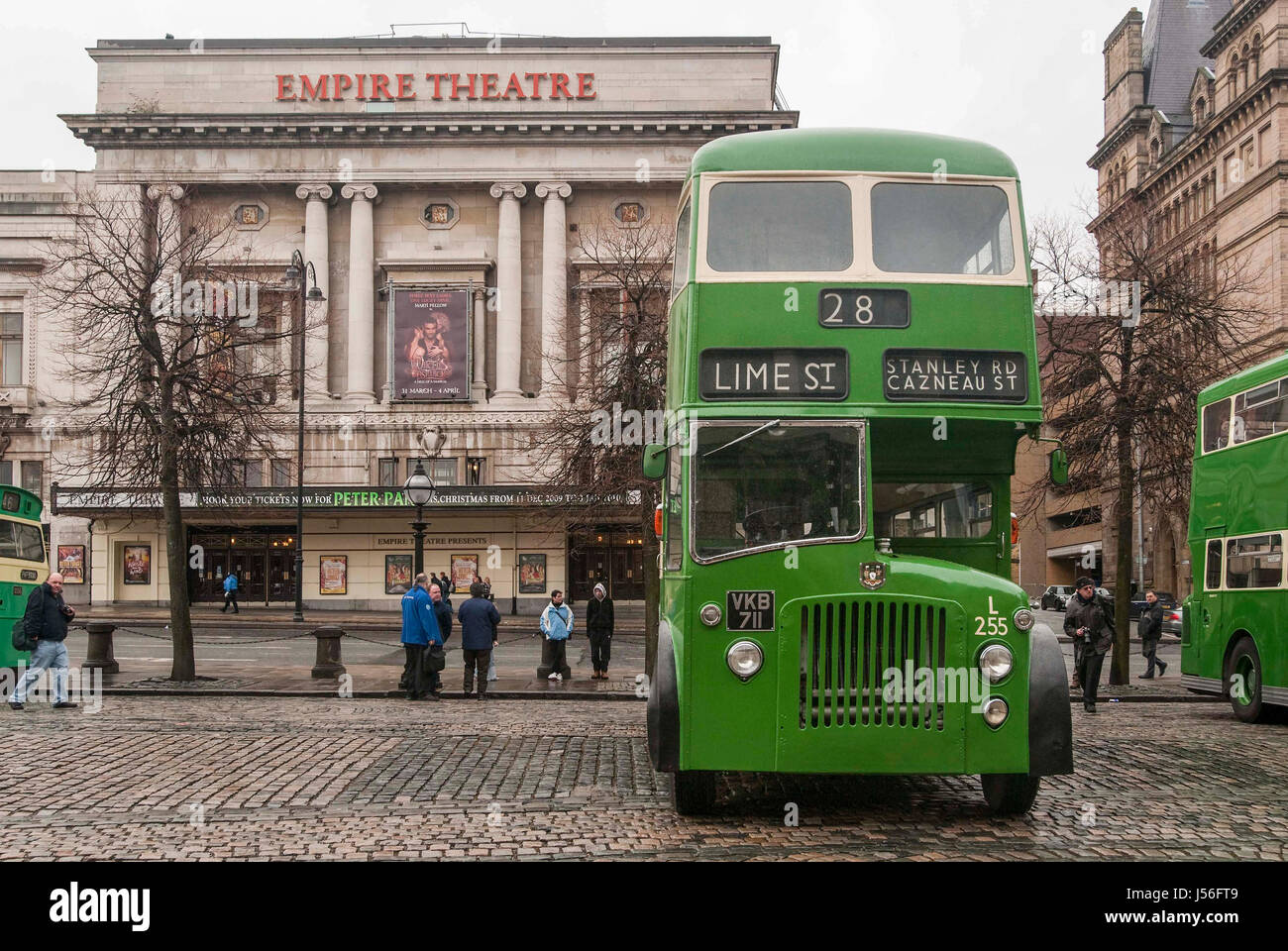 Gli autobus Vintage celebrare 40 anni di MPTE presso il St. George's Hall e il plateau. Domenica 29 novembre 2009. Foto Stock