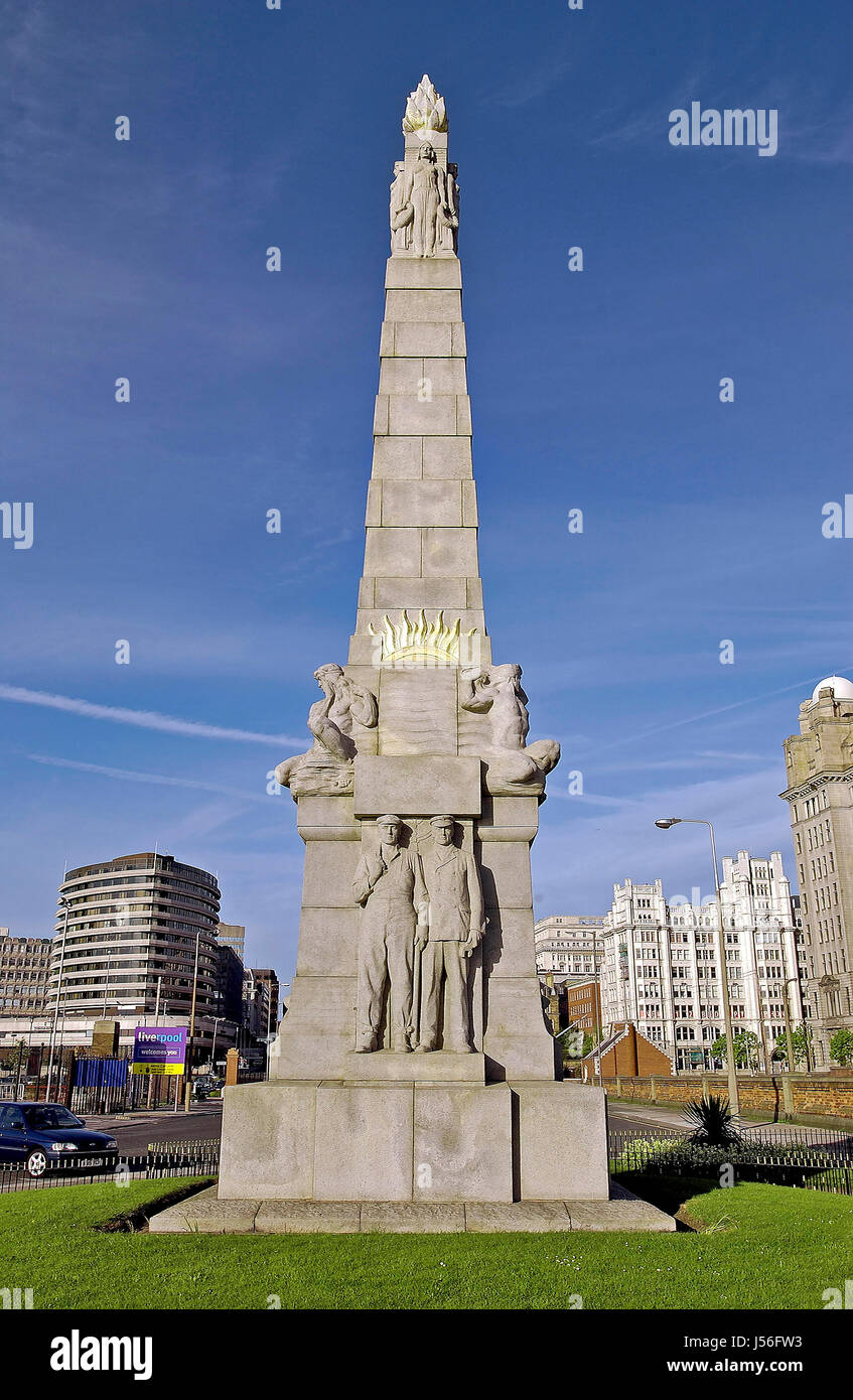 Memoriale della sala motori eroi. Conosciuto localmente come il Titanic Memorial è situato a San Nicola posto sul Liverpool Pier Head Foto Stock
