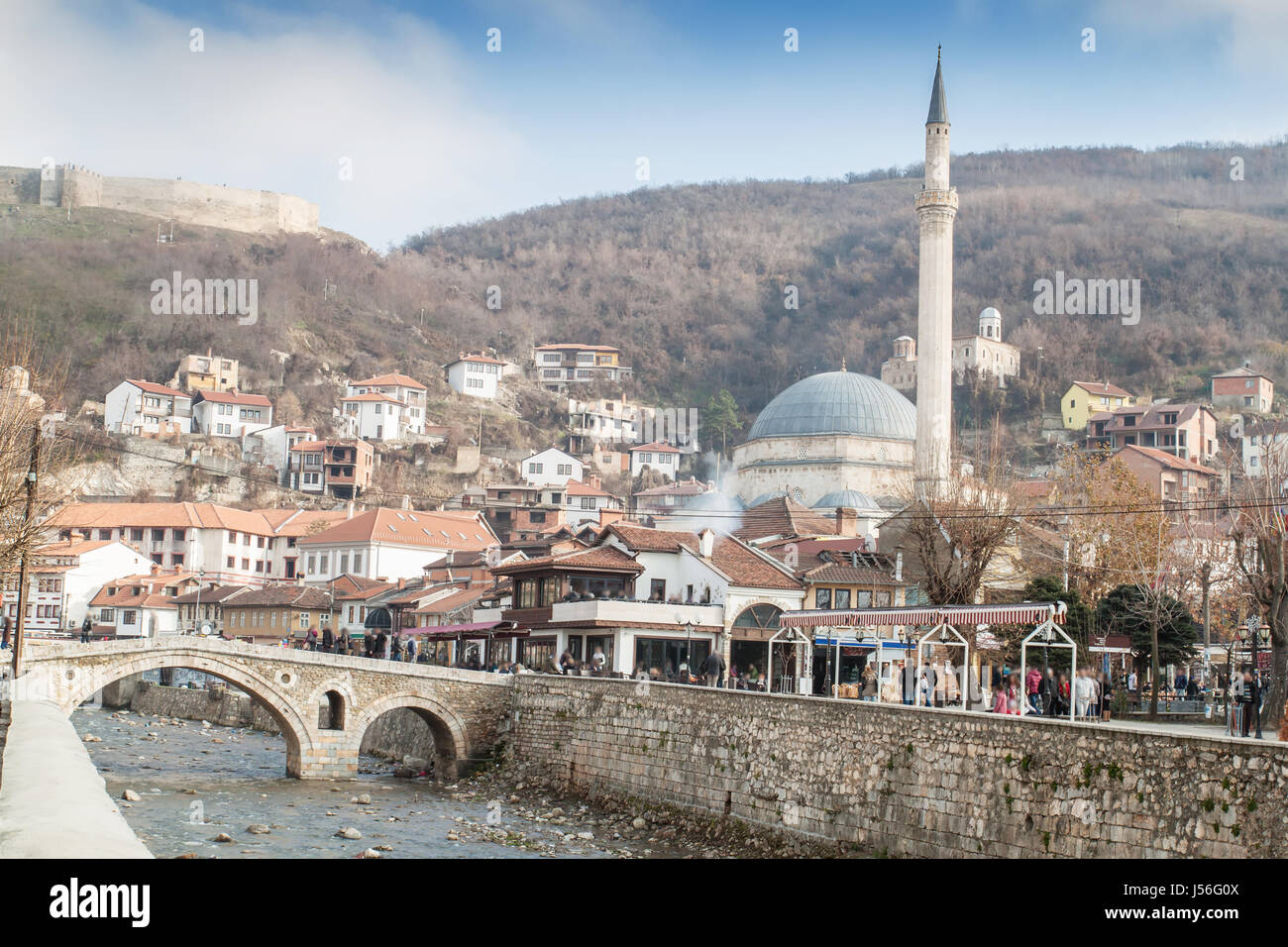 Vecchio stonebridge landmark di Prizren, Kosovo in inverno Foto Stock