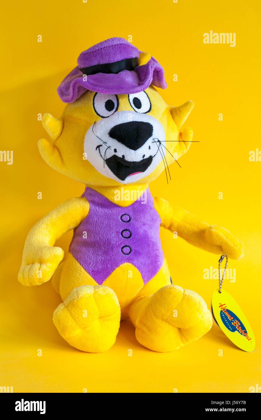 Top Cat morbido peluche - Hanna Barbera Collezione, isolato su sfondo giallo Foto Stock