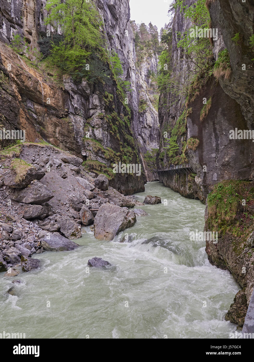 In Svizzera la Aareschlucht o Aare River Gorge attrazione turistica a cui si accede per mezzo di passerelle e tunnel situato tra Meiringen e Innertkirchen Foto Stock