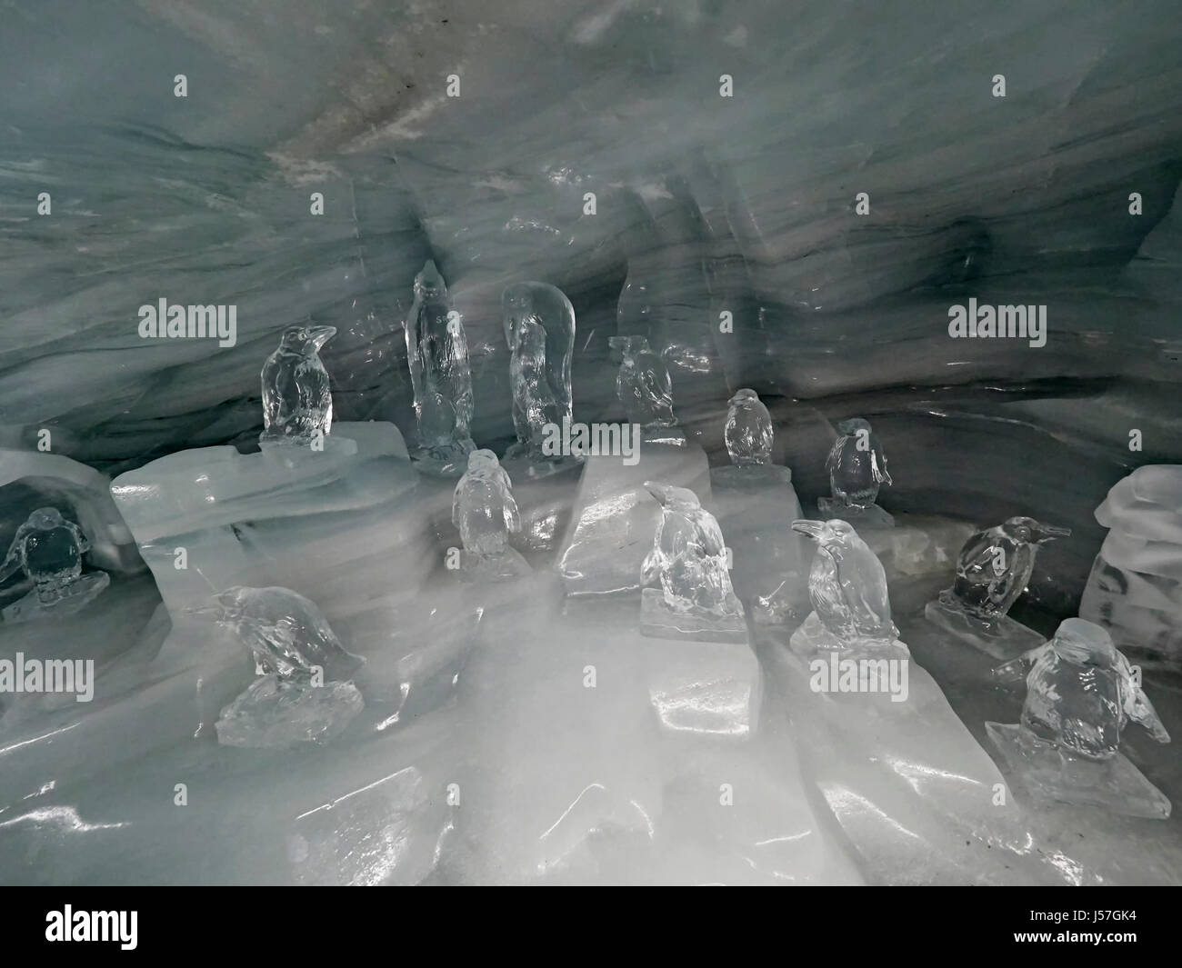 La Svizzera til altopiano Jungfraujoch a 3454 m 11333ft con il palazzo del ghiaccio di gallerie e sculture Foto Stock