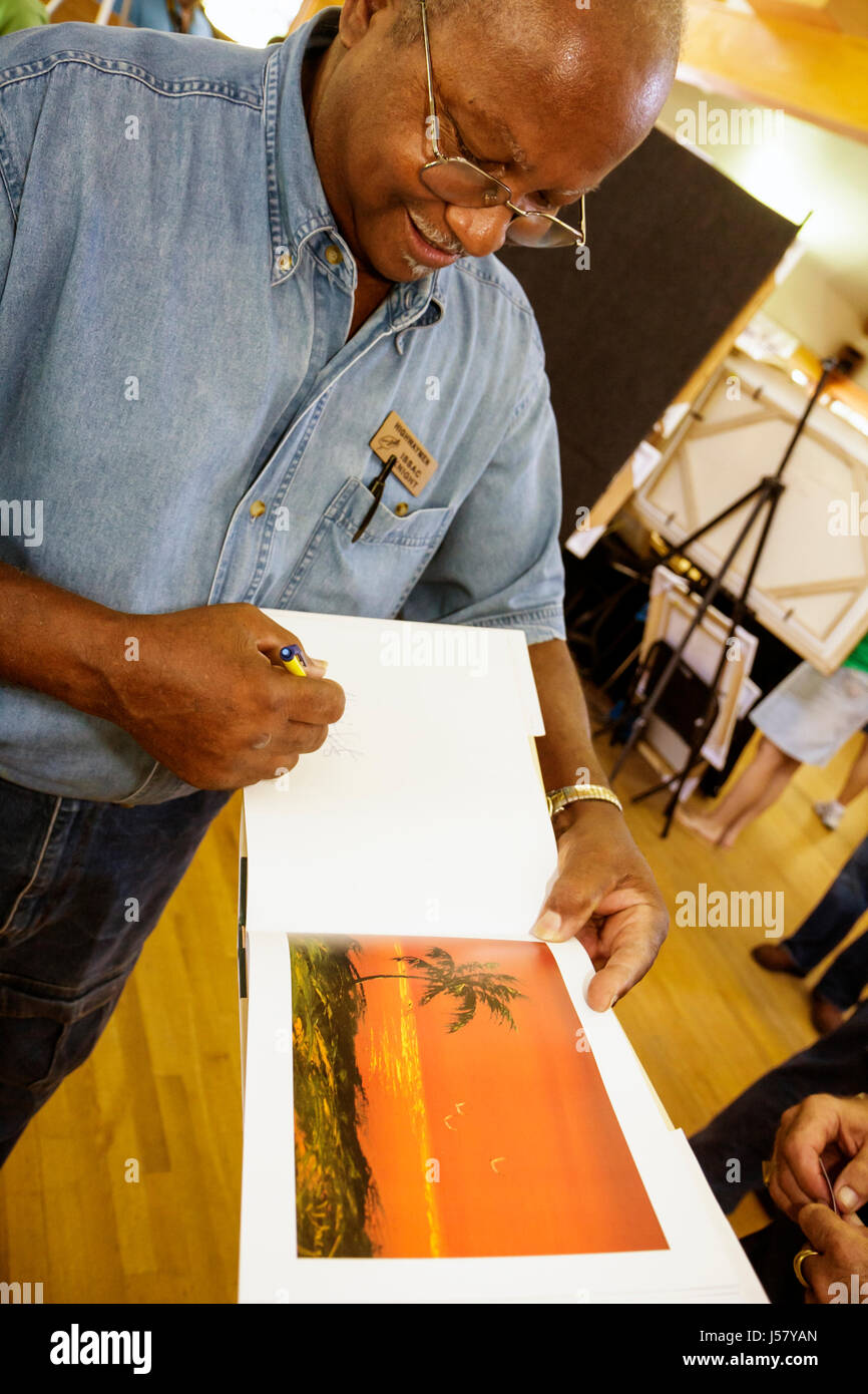 Florida, Mt. Mount Dora, Donnelly Park, Florida Highwaymen Art Show, artista, cavaliere Isaac, neri africani minoranza etnica, adulti adulti uomo me Foto Stock