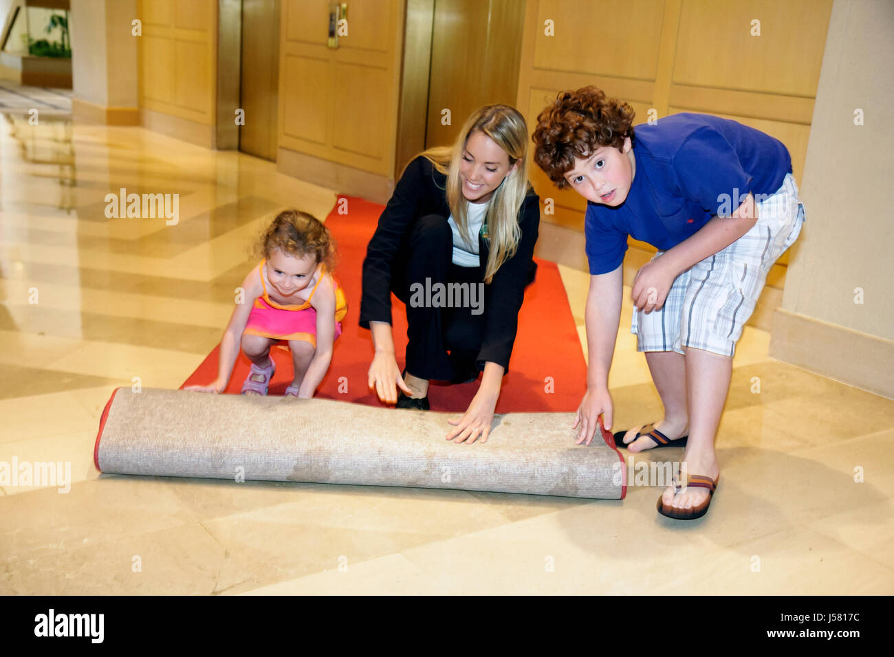 Orlando Florida,International Drive,The Peabody Orlando,hotel,hall,Duck March,donna femminile,ragazza ragazze,giovane,bambini ragazzo,ragazzi,bambini Foto Stock