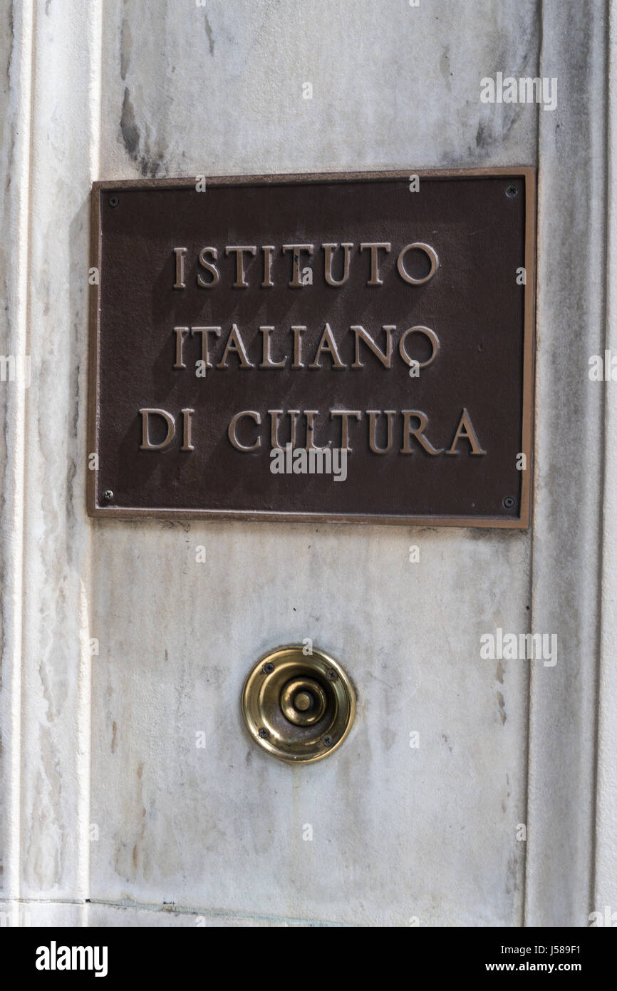 La placca e il campanello, Istituto Italiano di Cultura, Upper East Side di New York, Stati Uniti d'America Foto Stock