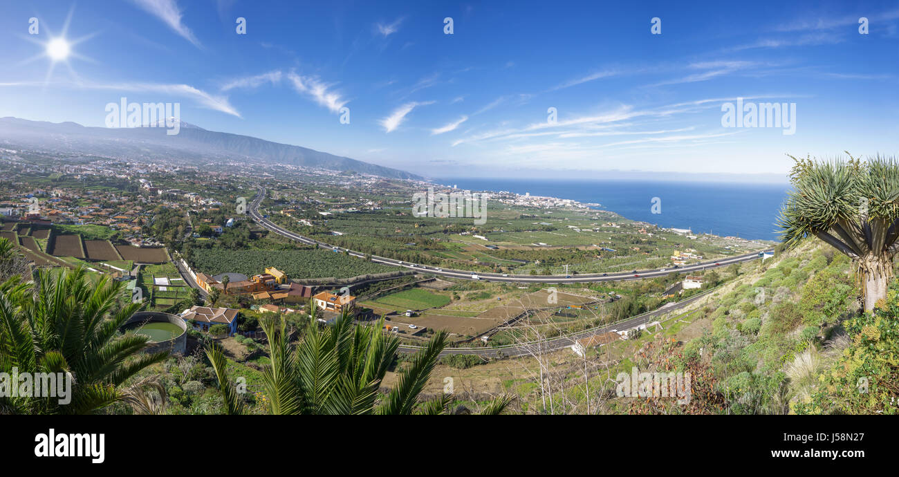 La Orotava Valley con il Teide a Tenerife Foto Stock