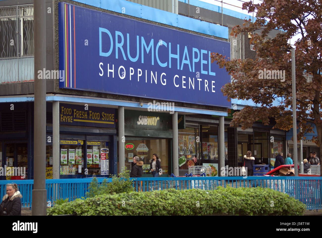 Alloggiamento Drumchapel schema centro shopping di privazione sociale la povertà Foto Stock