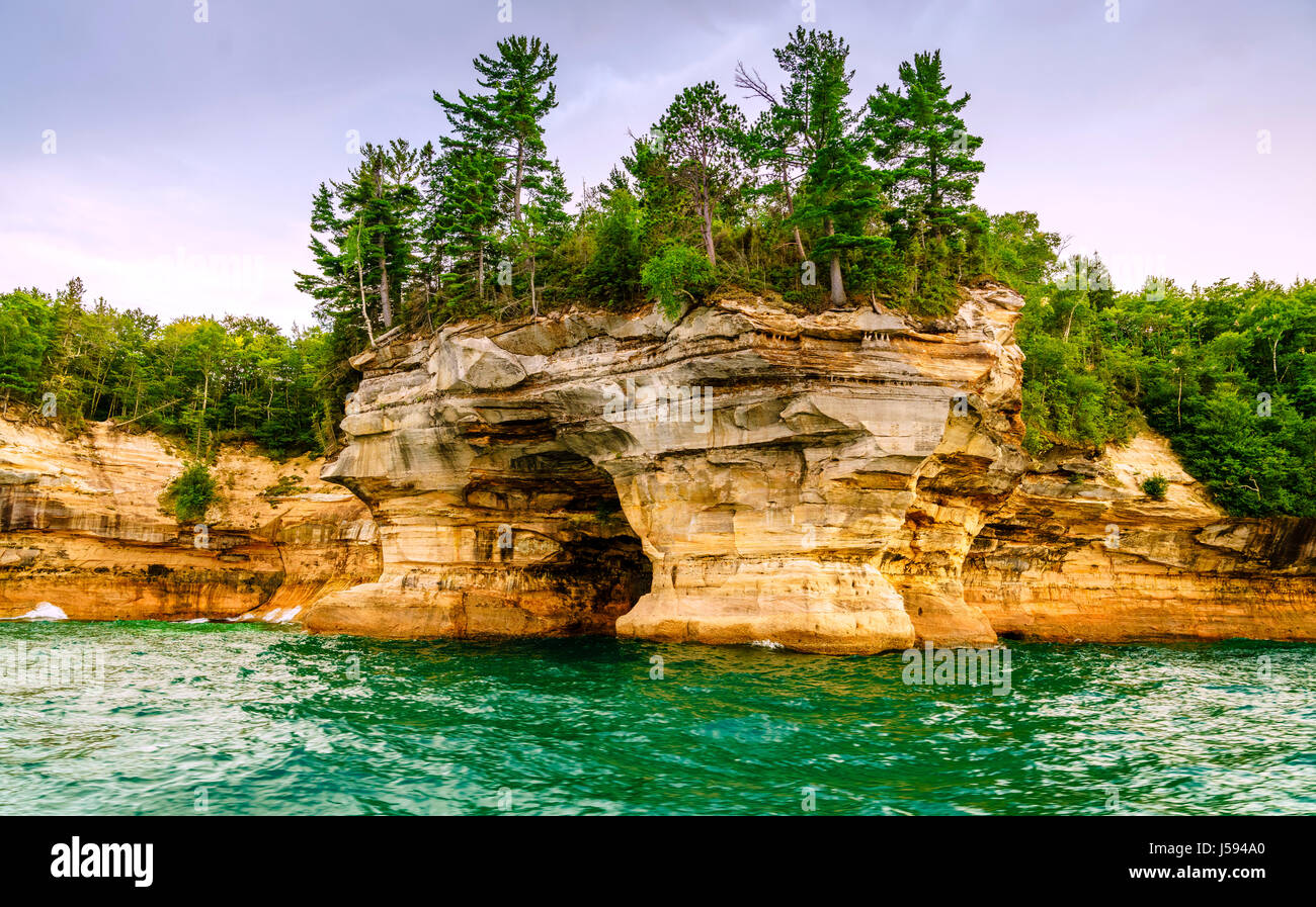 Lago Superiore costa al Pictured Rocks National Lakeshore sulla Penisola Superiore, Michigan Foto Stock