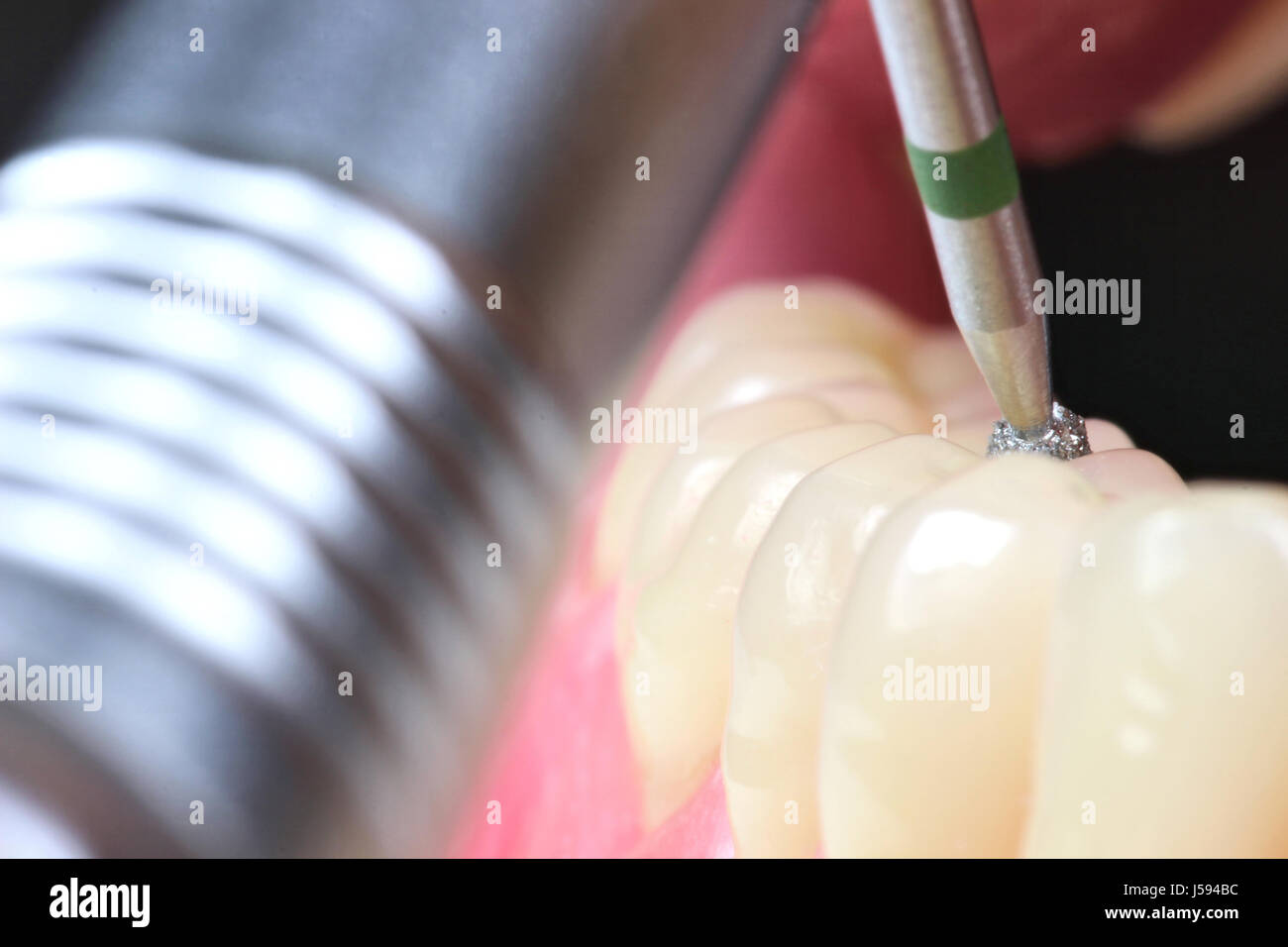 Trapano dentistico e modello di denti Foto Stock