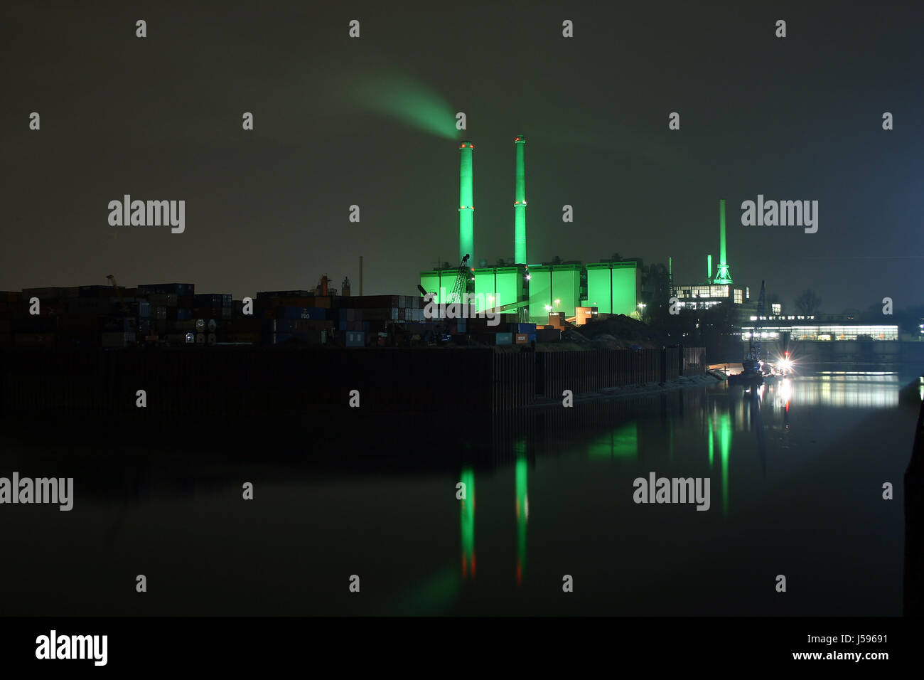 Industria di riflessione sul Reno il lavoro di produzione di fabbrica area tecnologia porta pezzo Foto Stock