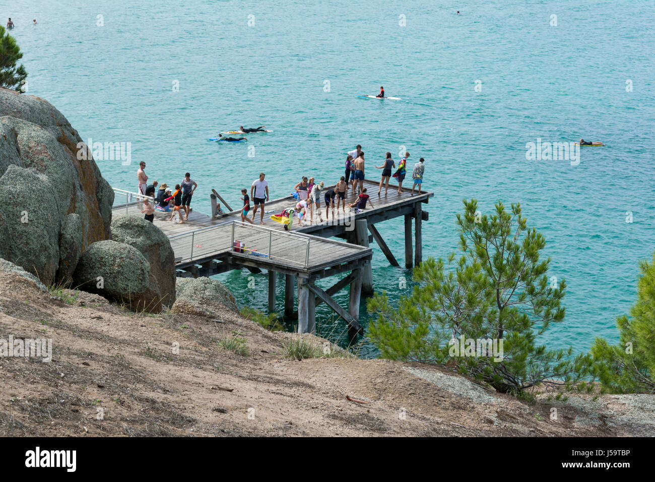 Baia a ferro di cavallo, South Australia, Australia - 12 Marzo 2016: persone di varie età godendo la Coppa di Adelaide, lungo weekend e nei pressi del molo A0 Foto Stock