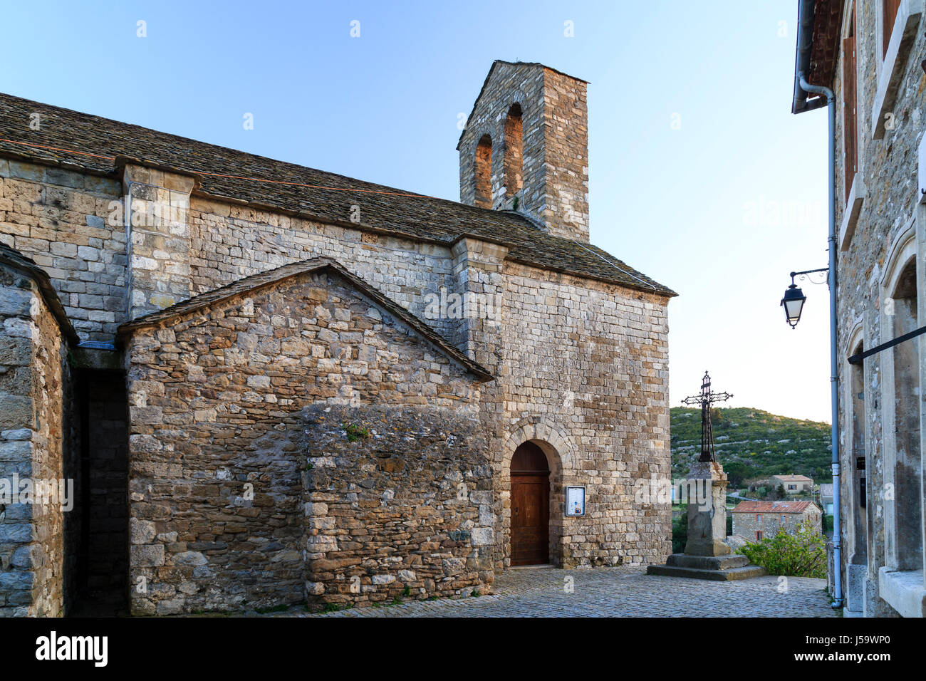 Francia, Herault, Minerve, etichettati Les Plus Beaux Villages de France (il più bel villaggio della Francia), la chiesa Foto Stock