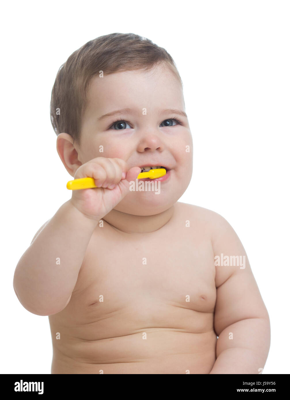 Carino bambino spazzolatura dei denti e sorriso, isolato su bianco. Foto Stock