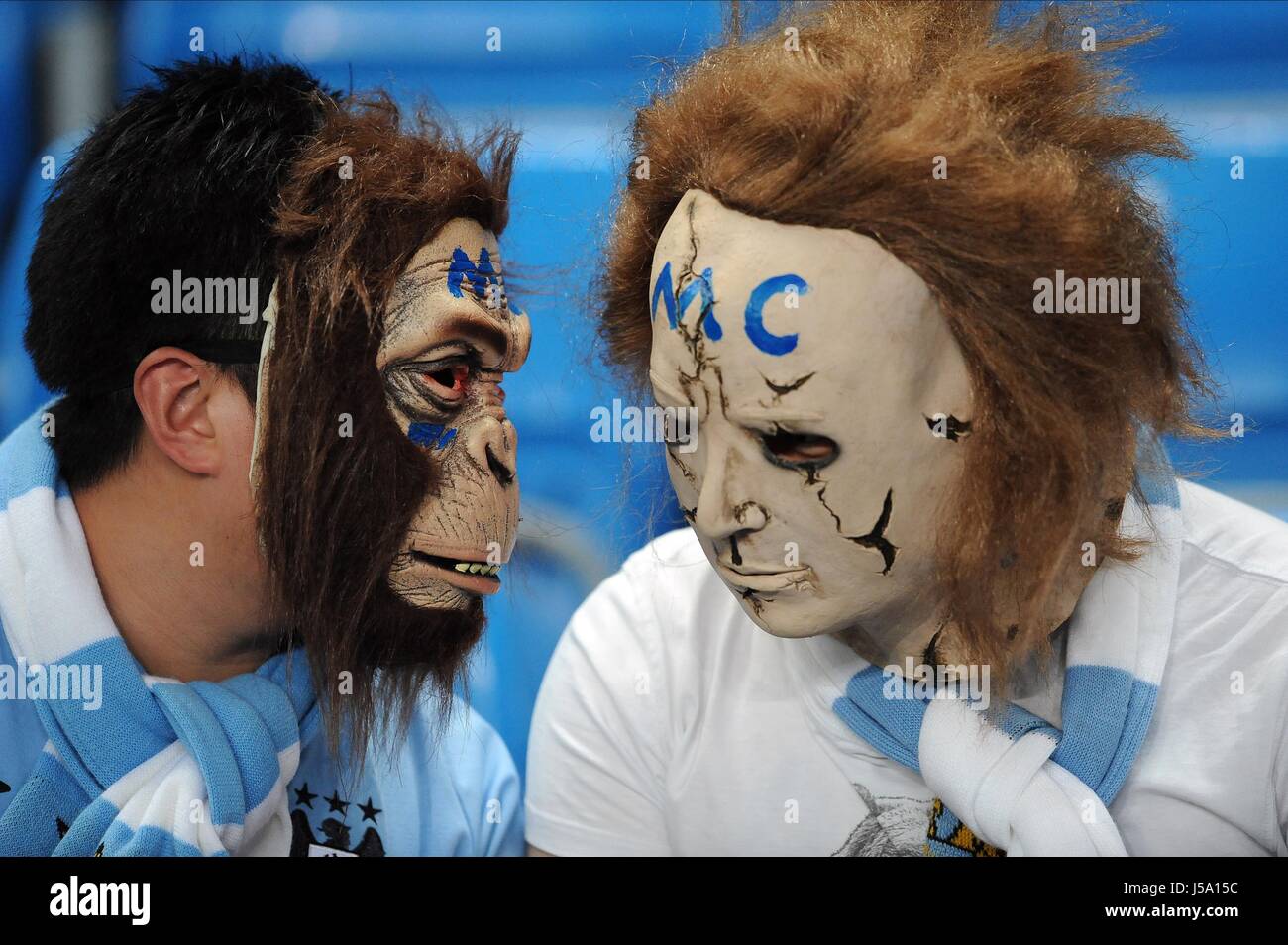 MANCHESTER CITY TIFOSI CON HORR Manchester City V BAYERN MUNIC Etihad Stadium Manchester Inghilterra 02 Ottobre 2013 Foto Stock