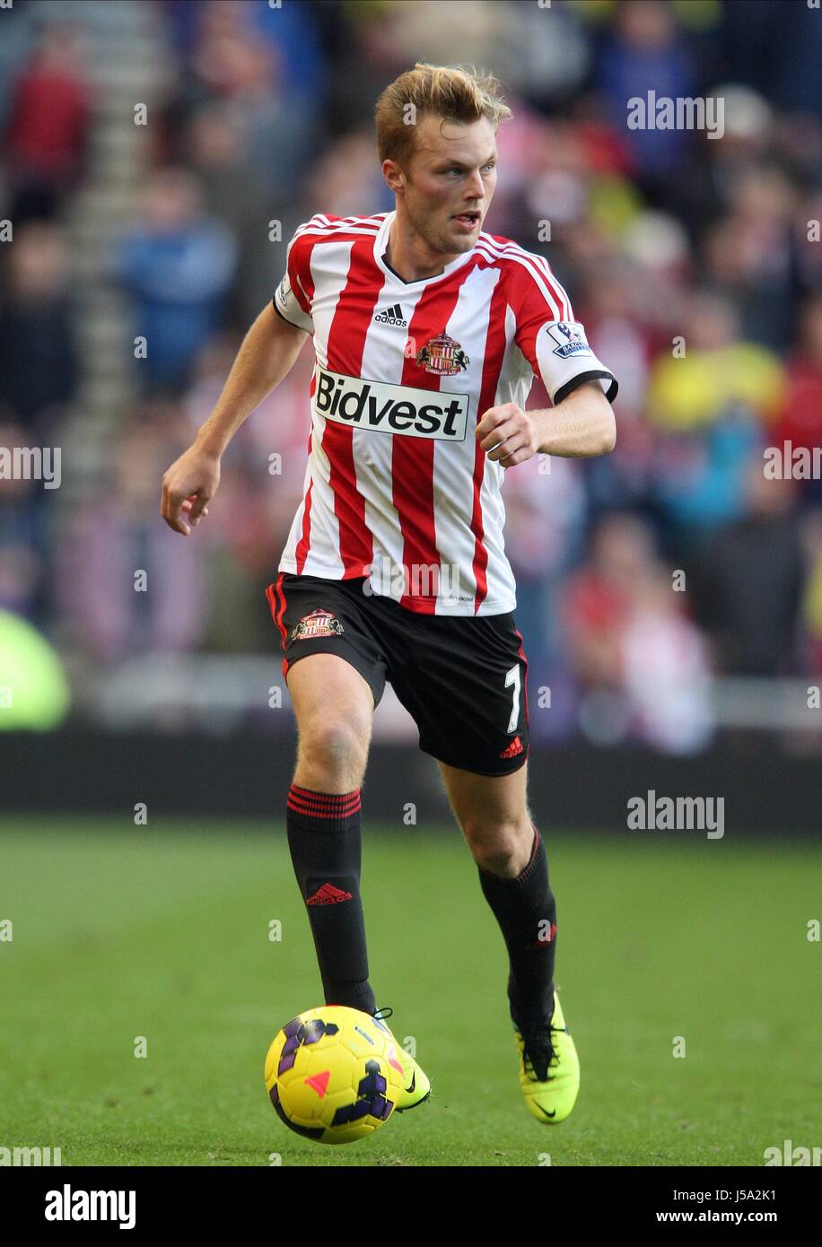 SEBASTIAN LARSSON SUNDERLAND FC SUNDERLAND FC STADIO DELLA LUCE SUNDERLAND INGHILTERRA 27 Ottobre 2013 Foto Stock