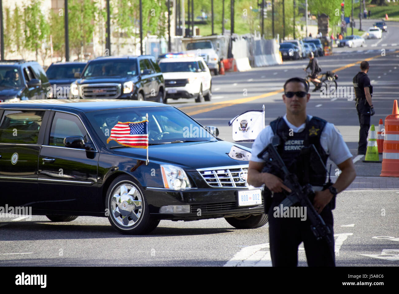 Presidente trump presidental per il giro della Papamobile aziona verso il basso 15th street avvicinando alla casa bianca a Washington DC USA Foto Stock