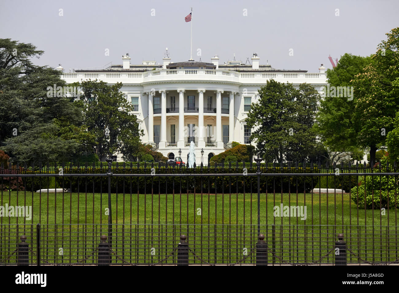 La recinzione di sicurezza al di fuori della facciata sud della casa bianca a Washington DC USA Foto Stock