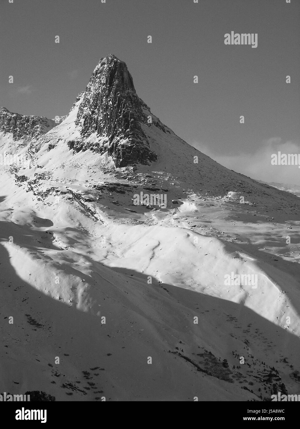 Vertice invernali grigioni lago artificiale climax picco natura montagna zerfreila Foto Stock