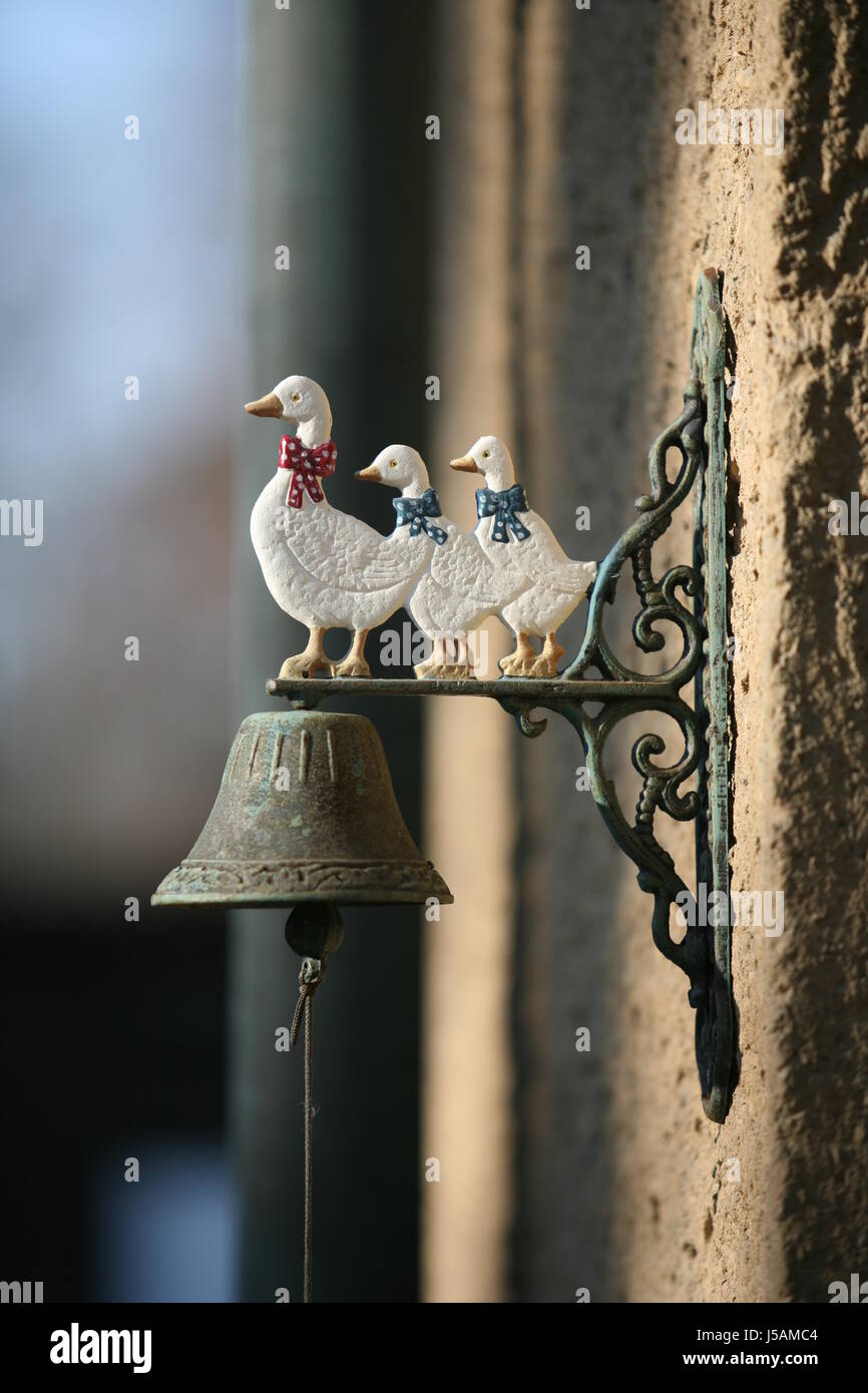 Porta,ferro da stiro,bell,oche,goose,l'anello,vecchio,gu Foto stock - Alamy